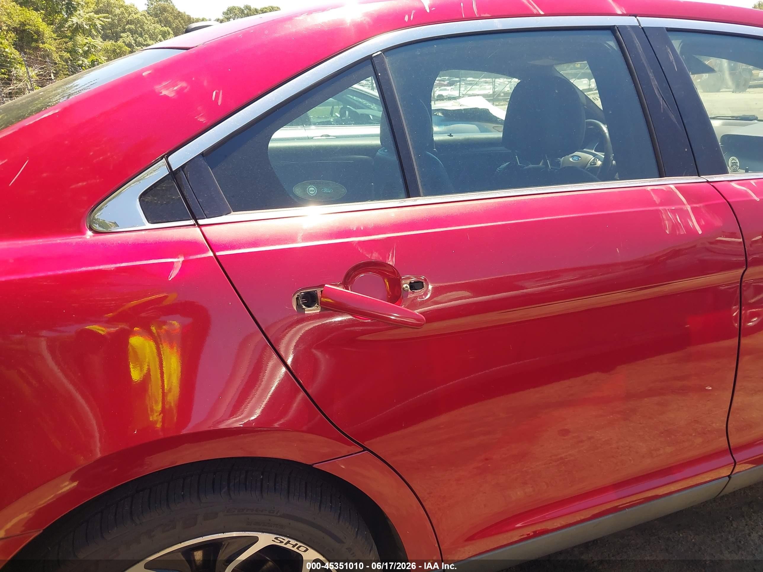 2014 Ford Taurus Sho Red vin: 1FAHP2KT1EG107919