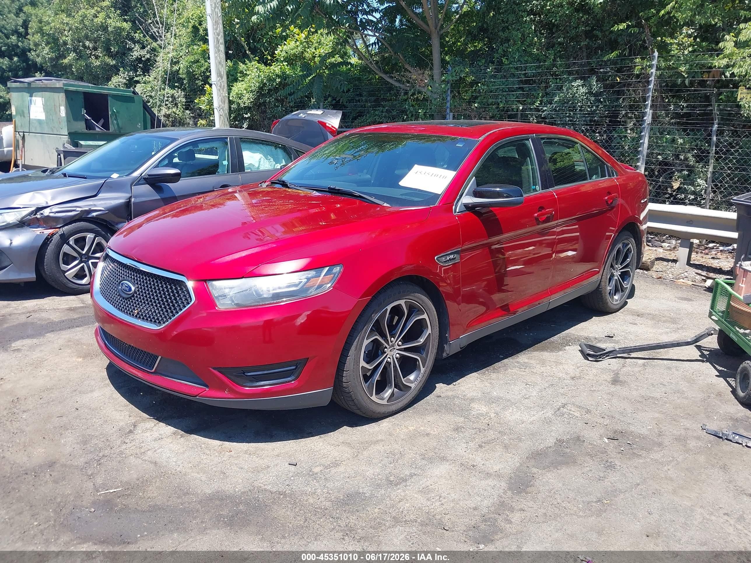 2014 Ford Taurus Sho Red vin: 1FAHP2KT1EG107919
