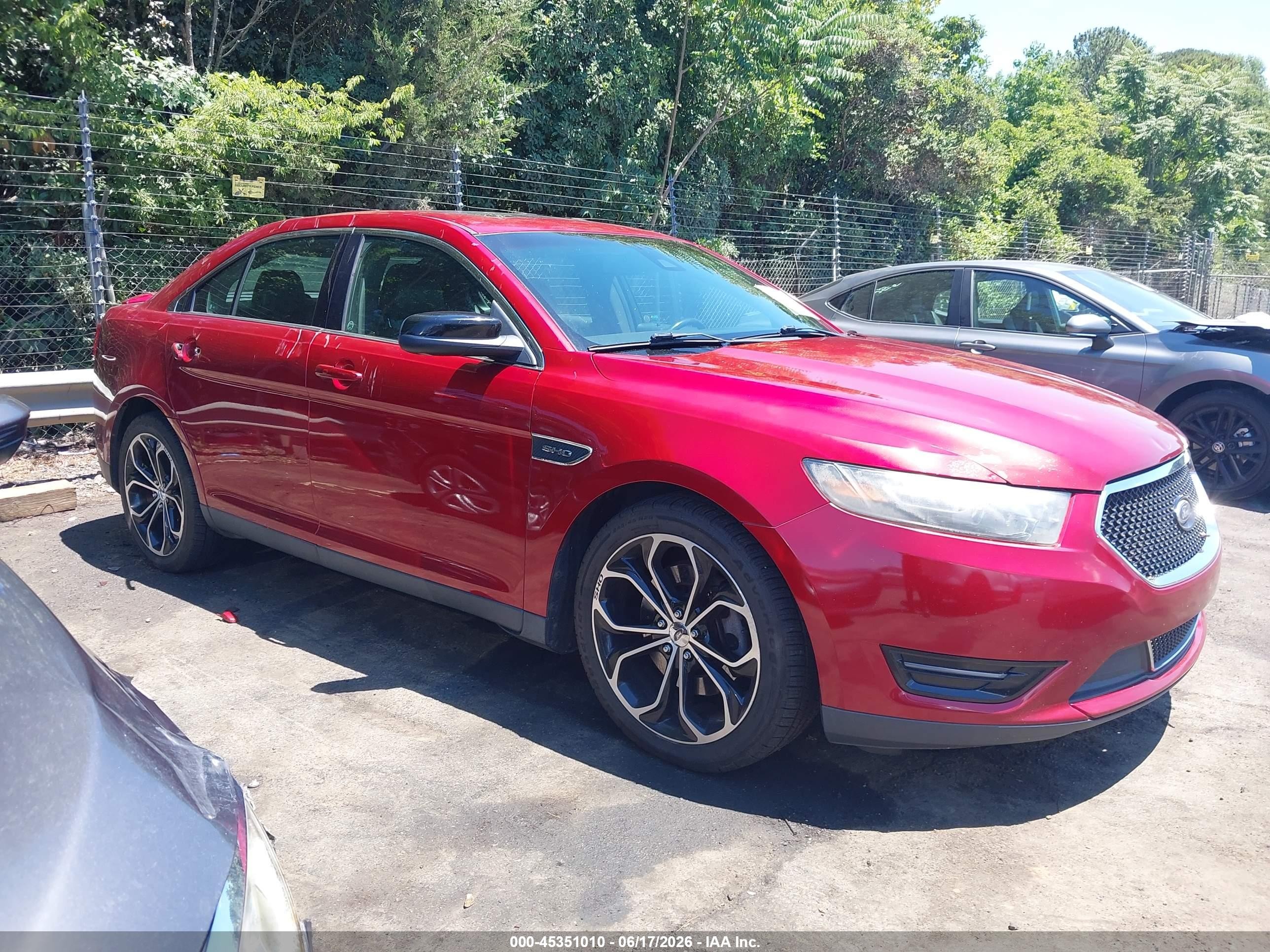 2014 Ford Taurus Sho Red vin: 1FAHP2KT1EG107919