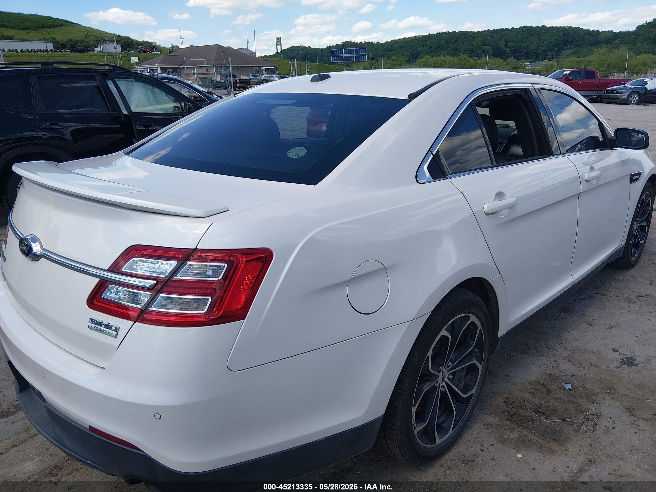 2015 Ford Taurus Sho White vin: 1FAHP2KT1FG110112