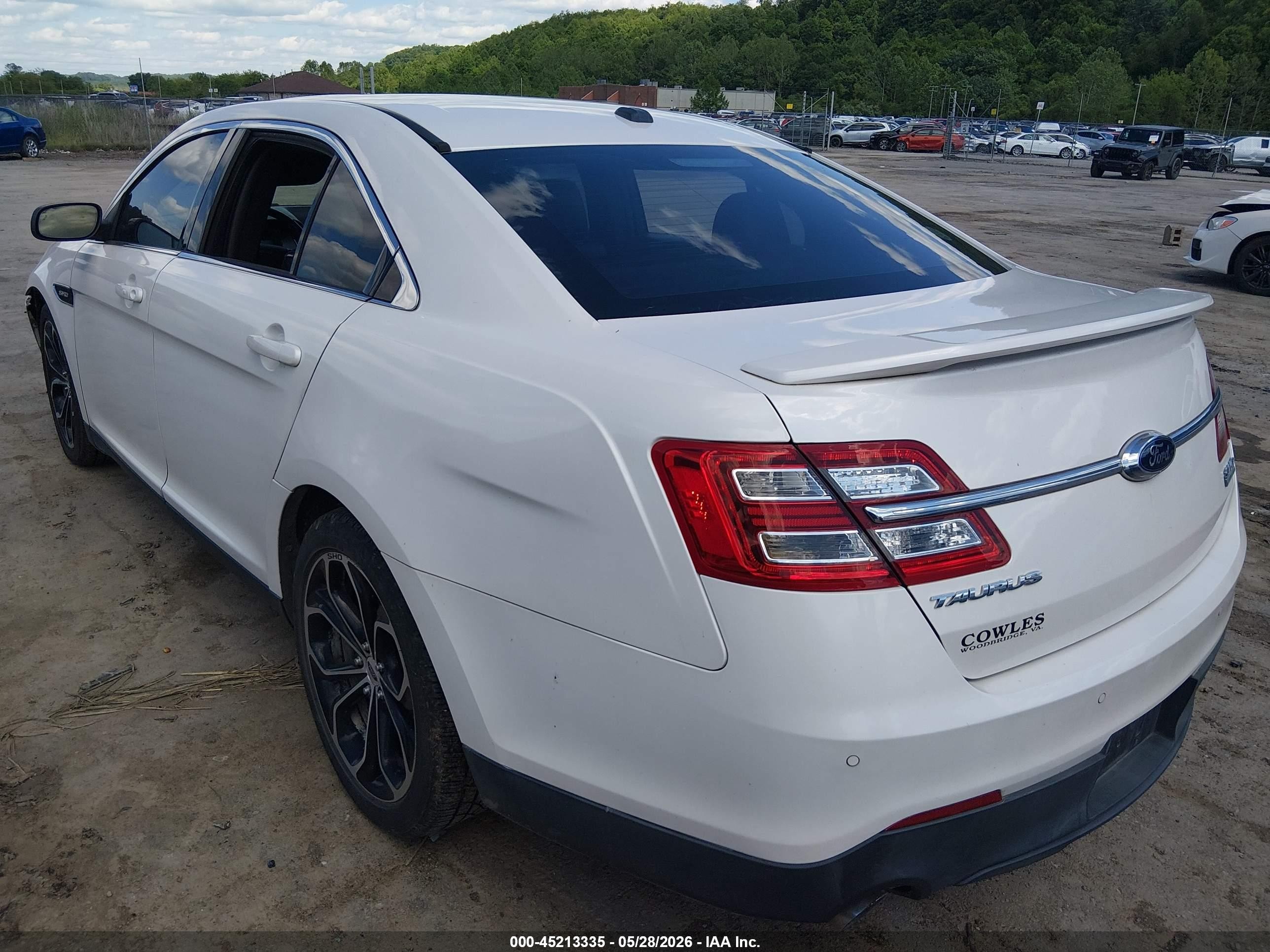 2015 Ford Taurus Sho White vin: 1FAHP2KT1FG110112
