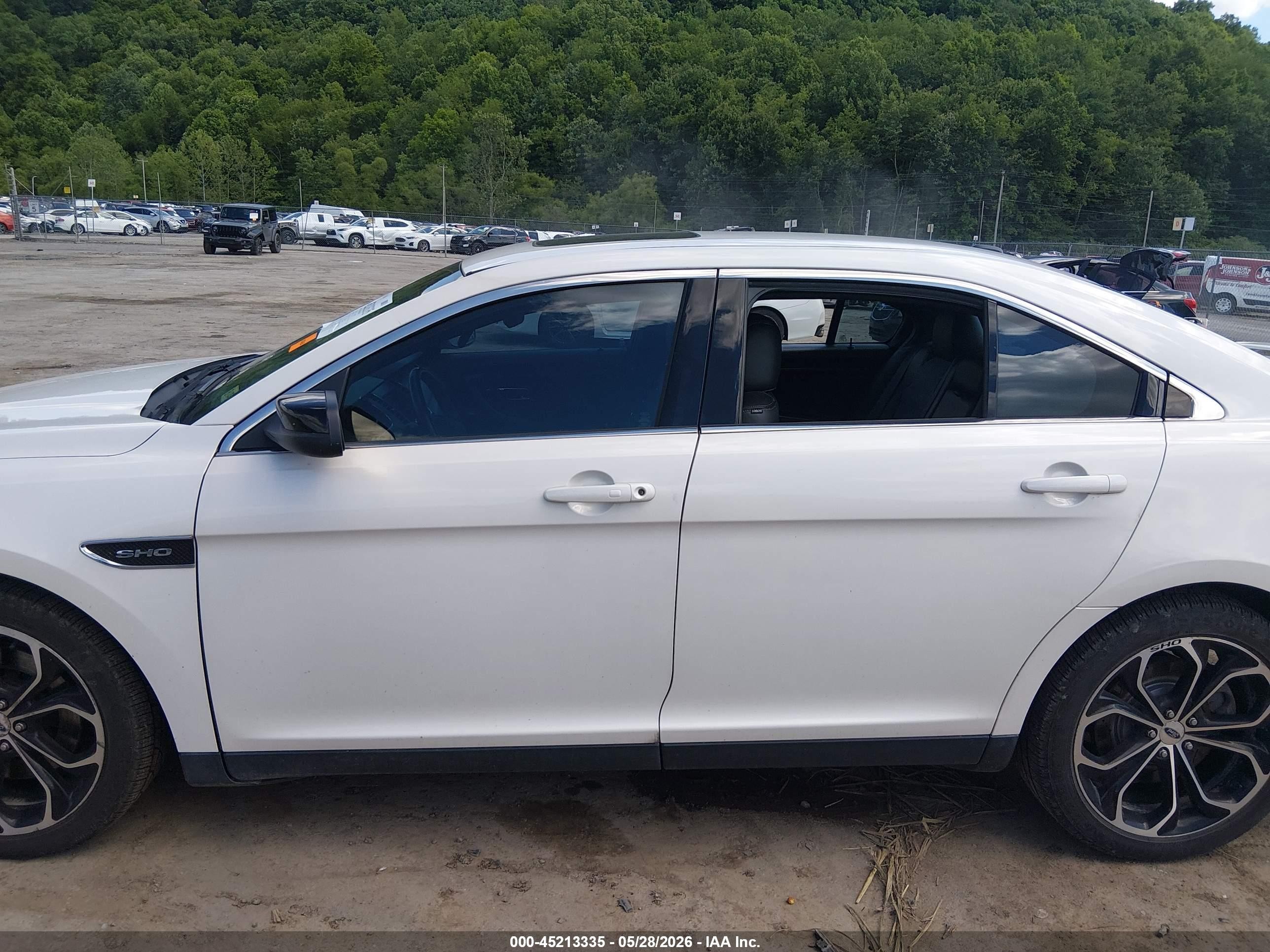 2015 Ford Taurus Sho White vin: 1FAHP2KT1FG110112
