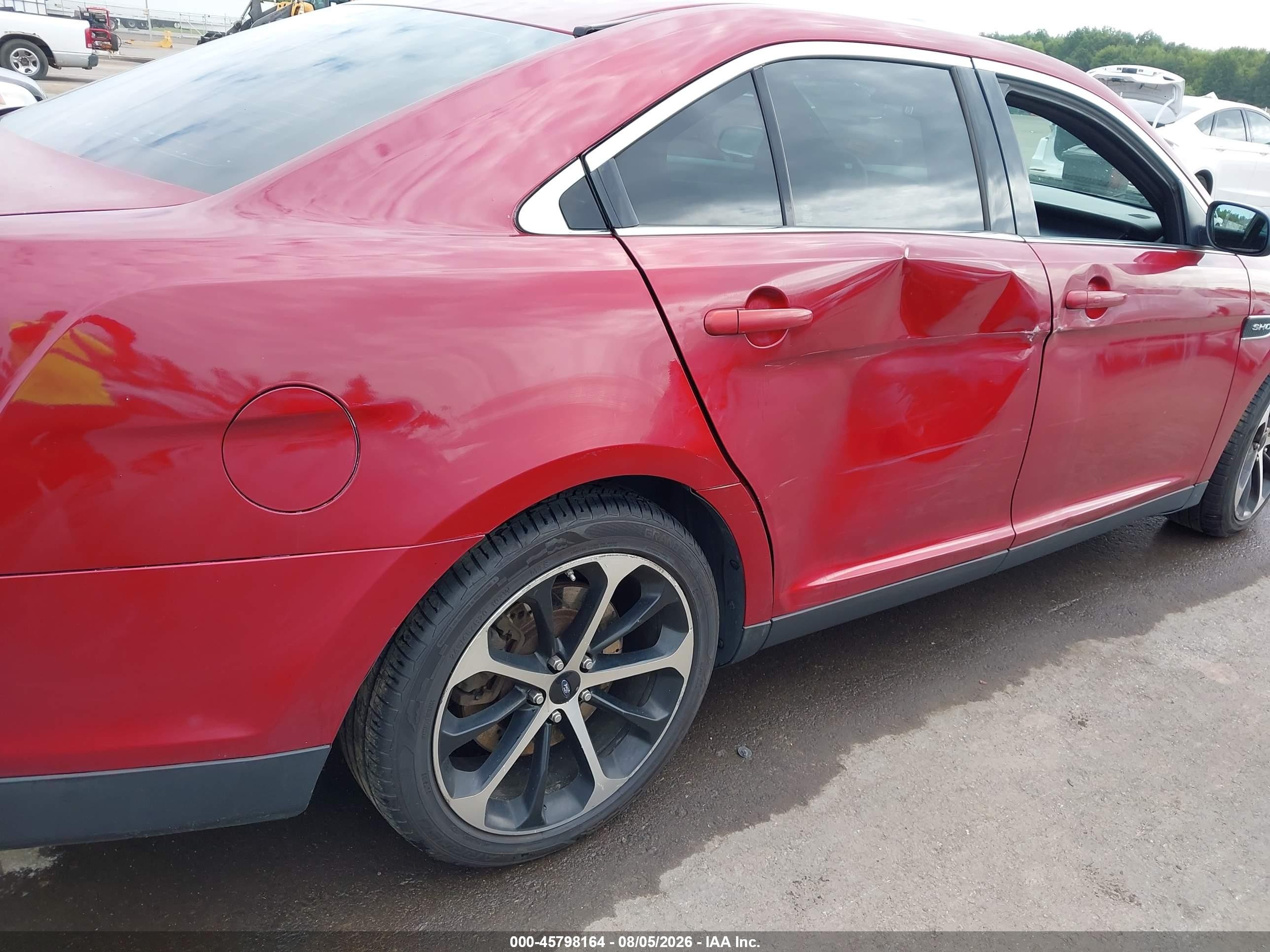 2015 Ford Taurus Sho Red vin: 1FAHP2KT1FG121823