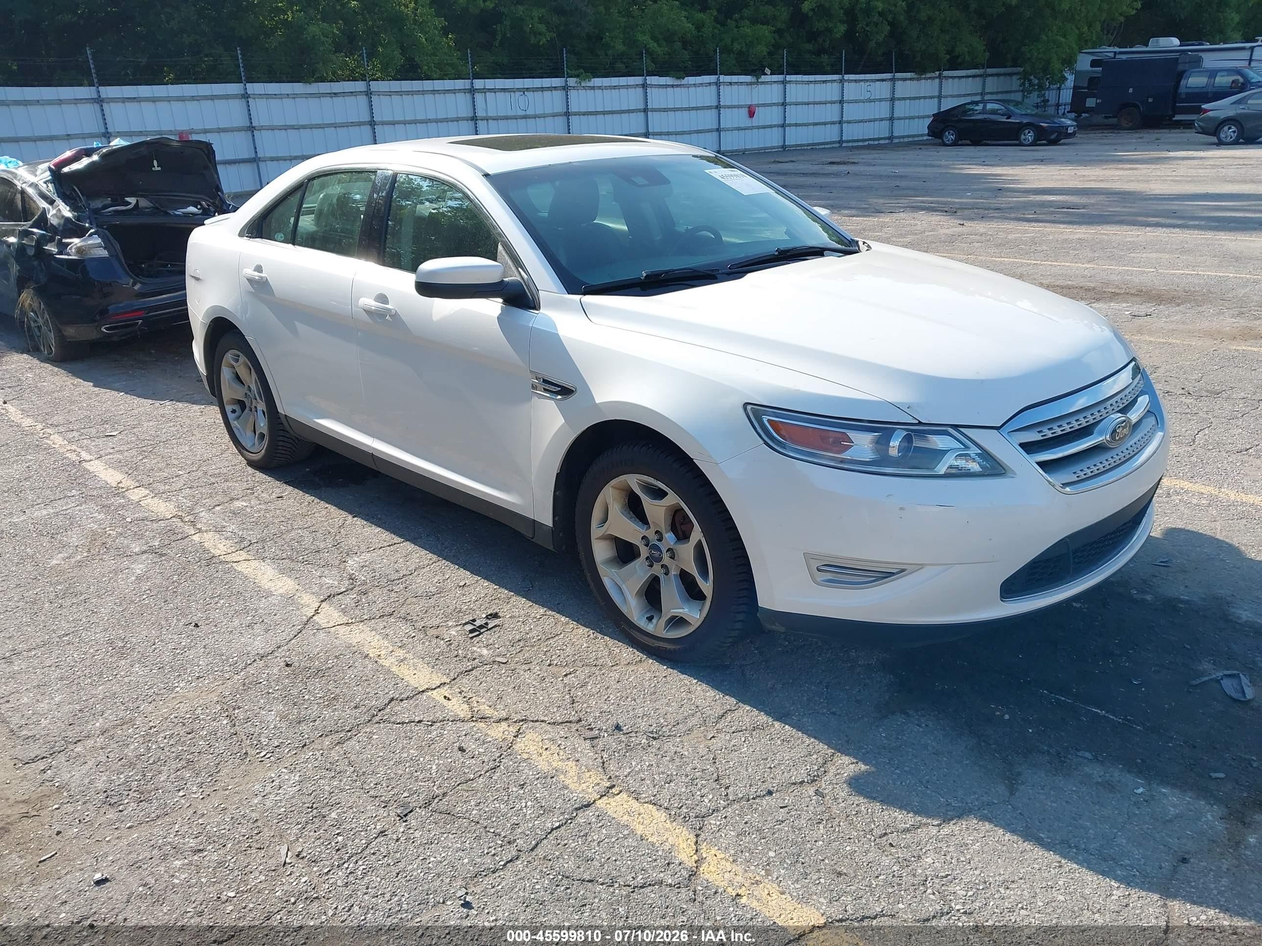 2010 Ford Taurus Sho White vin: 1FAHP2KT2AG105798