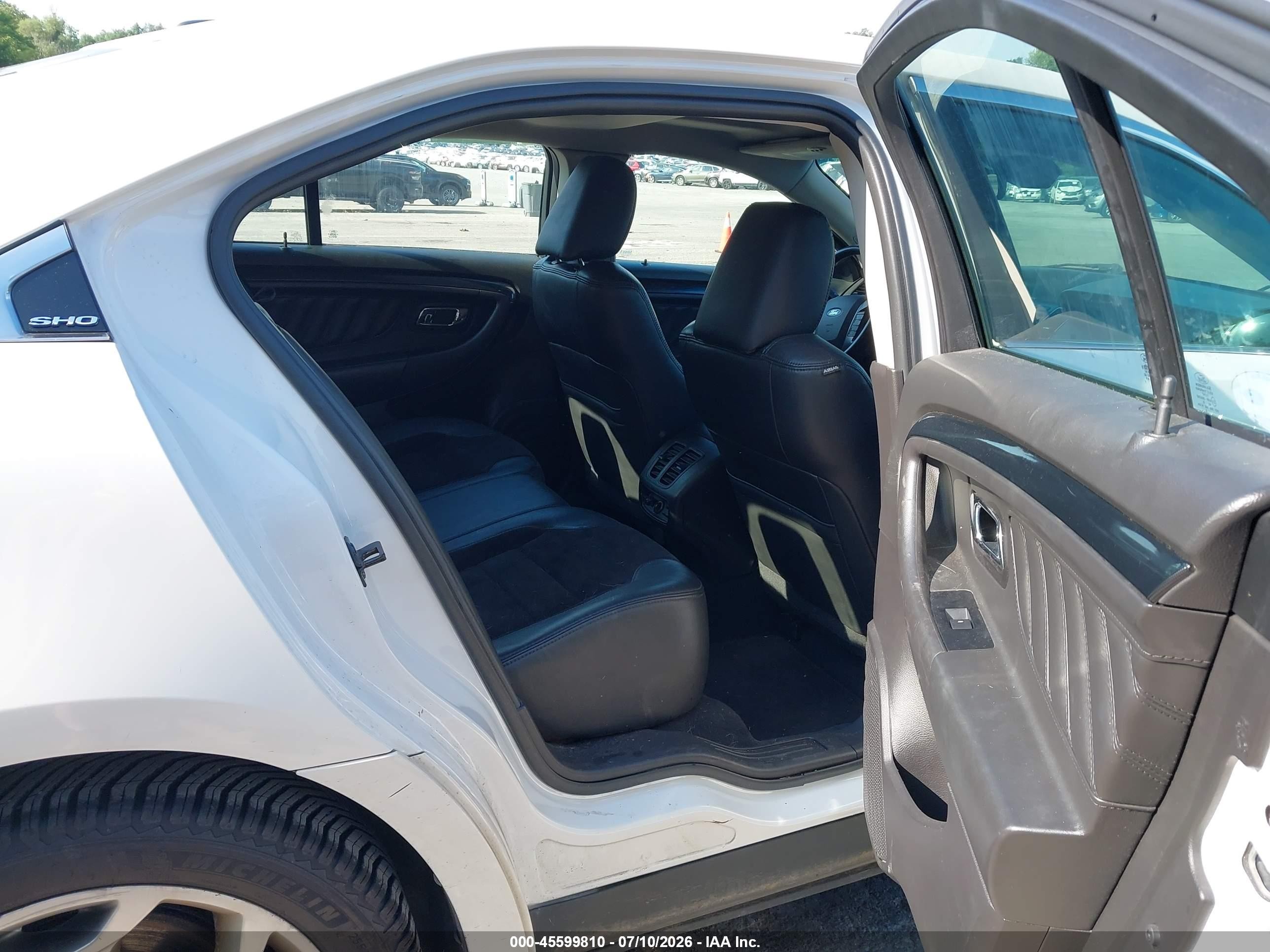 2010 Ford Taurus Sho White vin: 1FAHP2KT2AG105798