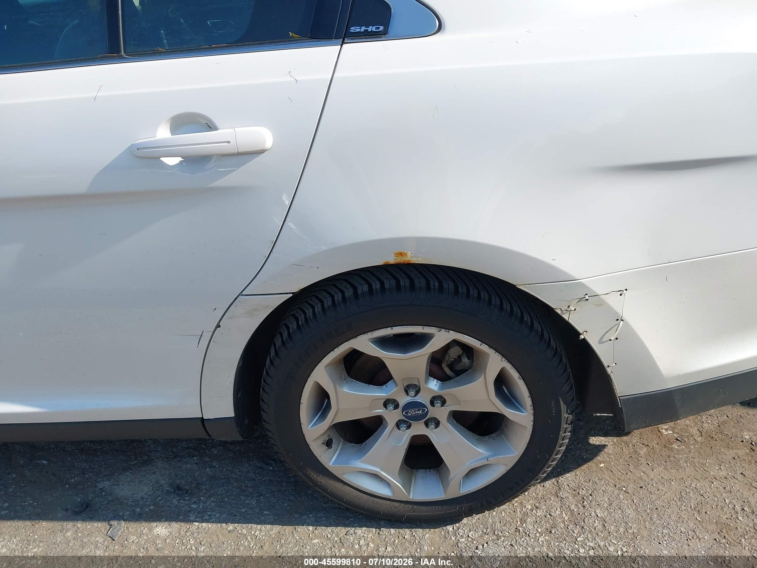 2010 Ford Taurus Sho White vin: 1FAHP2KT2AG105798