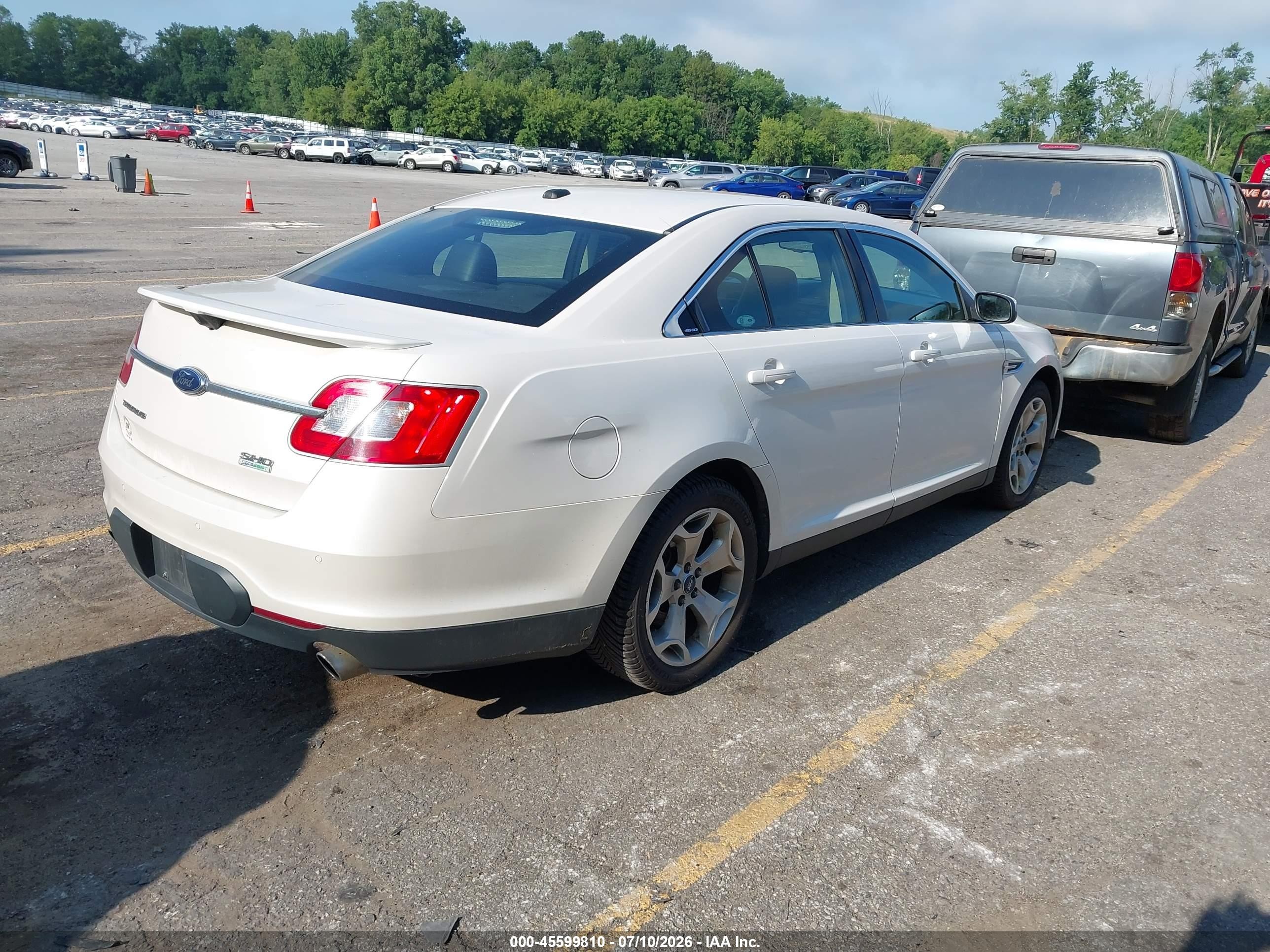 2010 Ford Taurus Sho White vin: 1FAHP2KT2AG105798