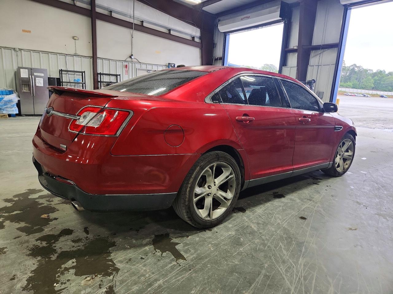 2010 Ford Taurus Sho Burgundy vin: 1FAHP2KT2AG119717