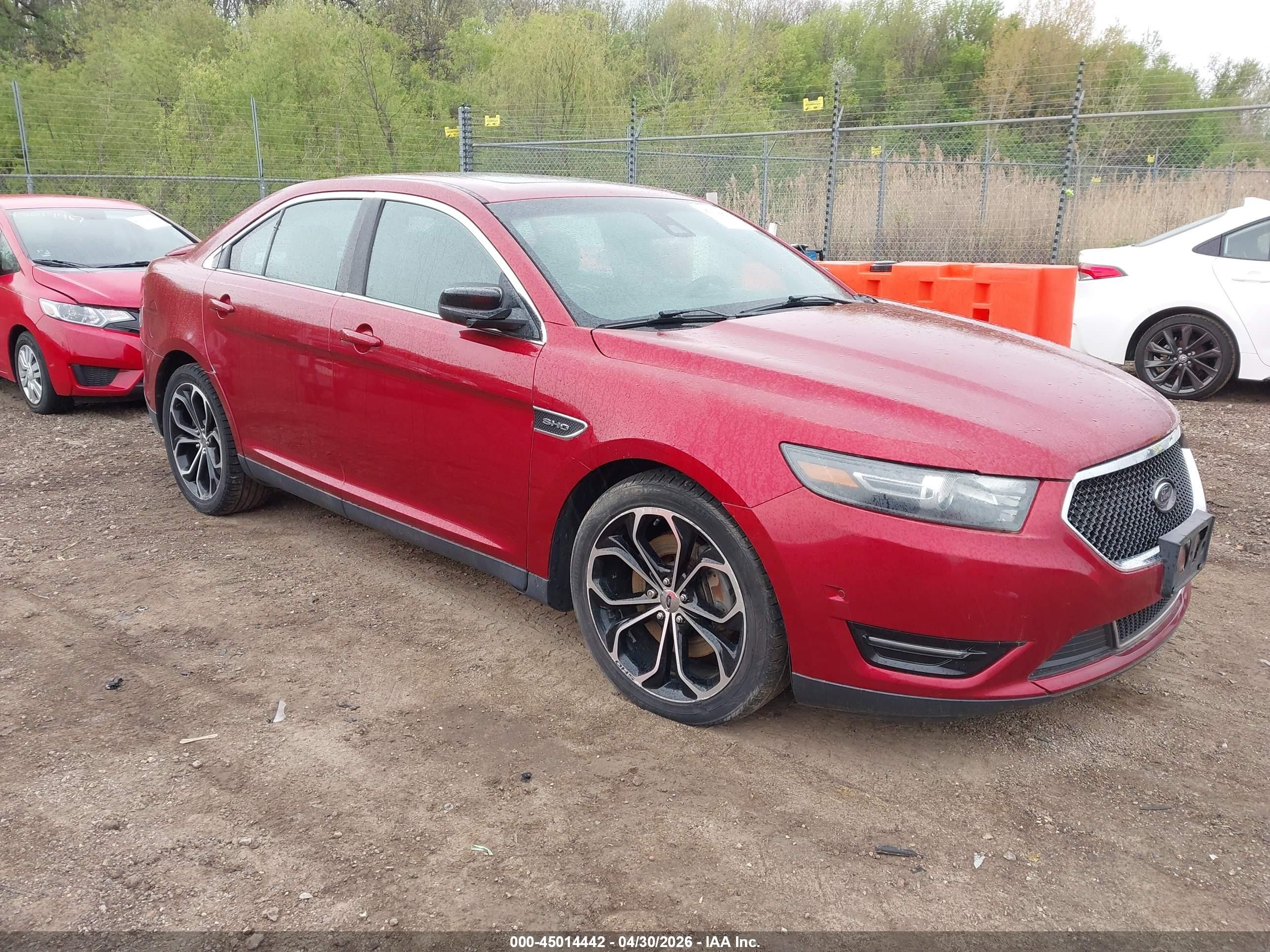 2013 Ford Taurus Sho Красный vin: 1FAHP2KT2DG163964