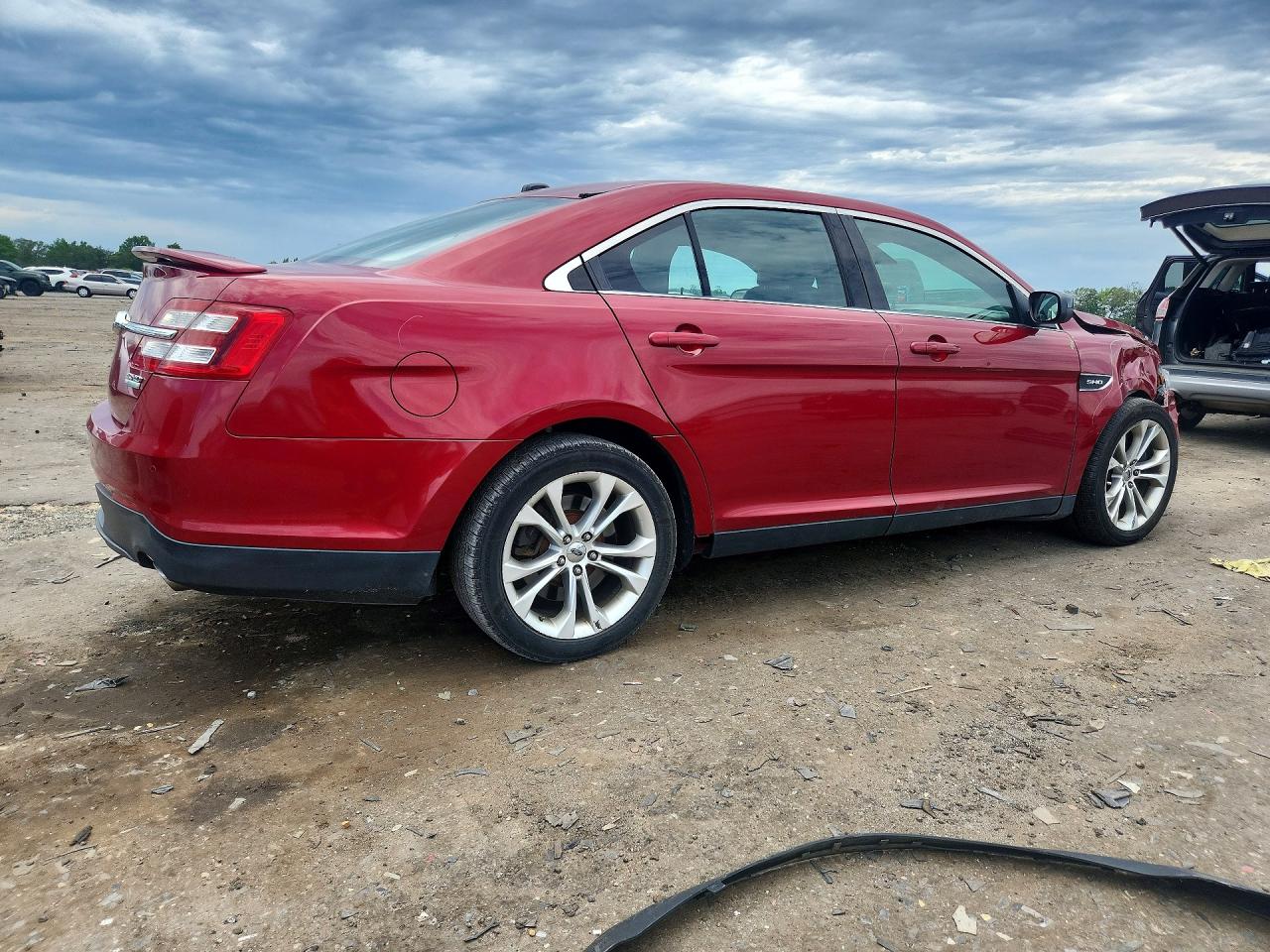 2014 Ford Taurus Sho Red vin: 1FAHP2KT2EG181754