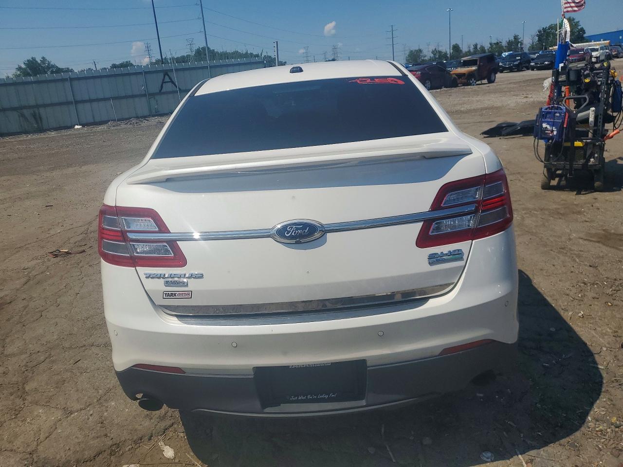 2013 Ford Taurus Sho White vin: 1FAHP2KT3DG101523
