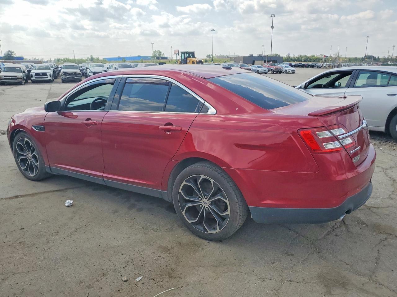 2015 Ford Taurus Sho Красный vin: 1FAHP2KT3FG128644