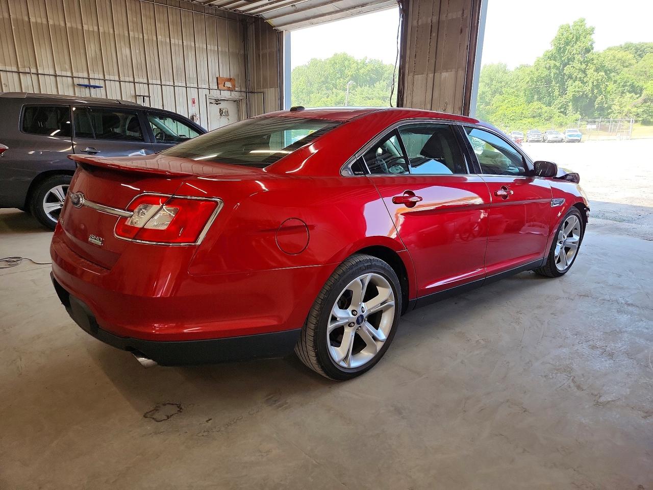 2010 Ford Taurus Sho Red vin: 1FAHP2KT5AG110008