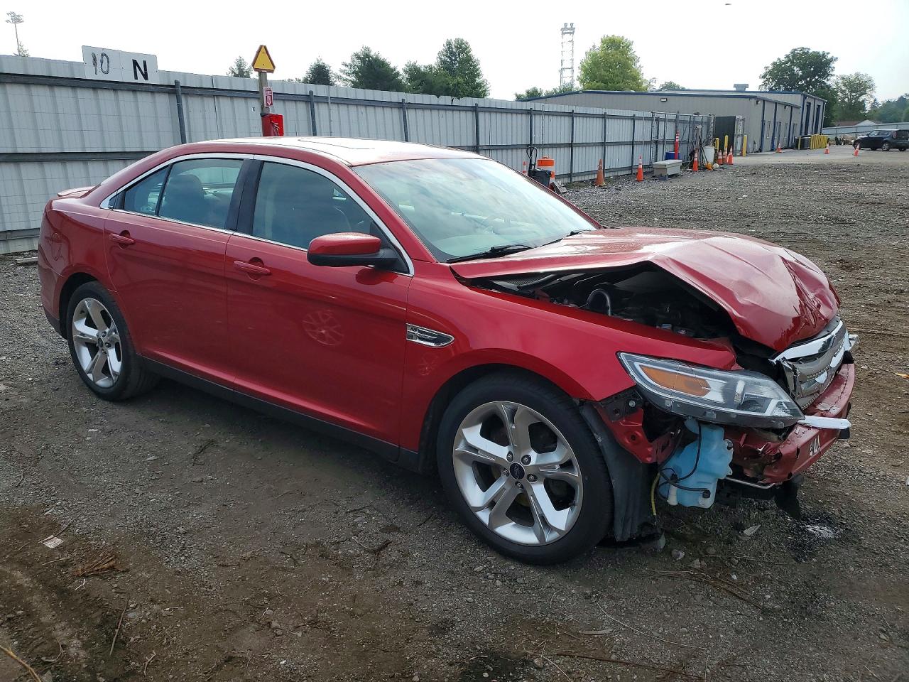 2010 Ford Taurus Sho Red vin: 1FAHP2KT5AG141629