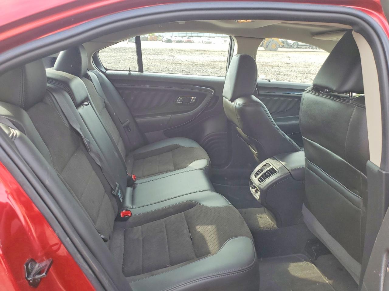 2010 Ford Taurus Sho Red vin: 1FAHP2KT5AG141629