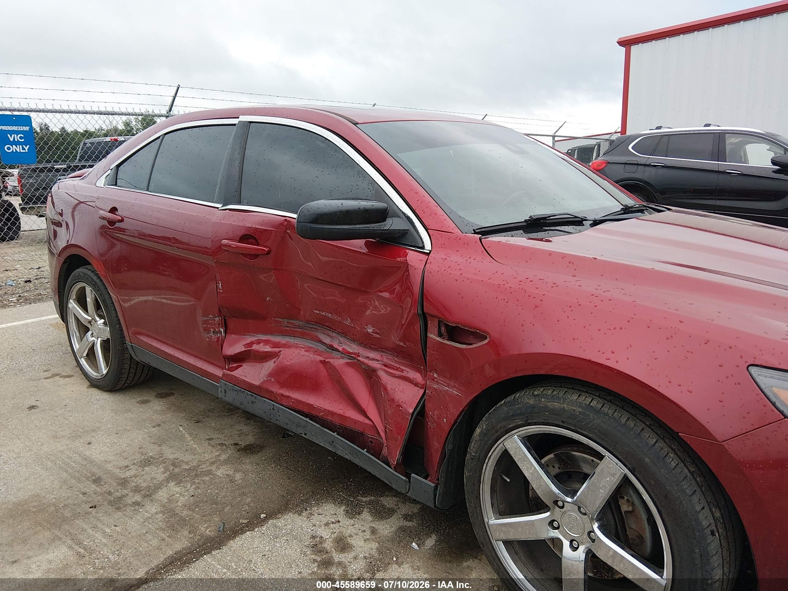 2013 Ford Taurus Sho Red vin: 1FAHP2KT5DG120428