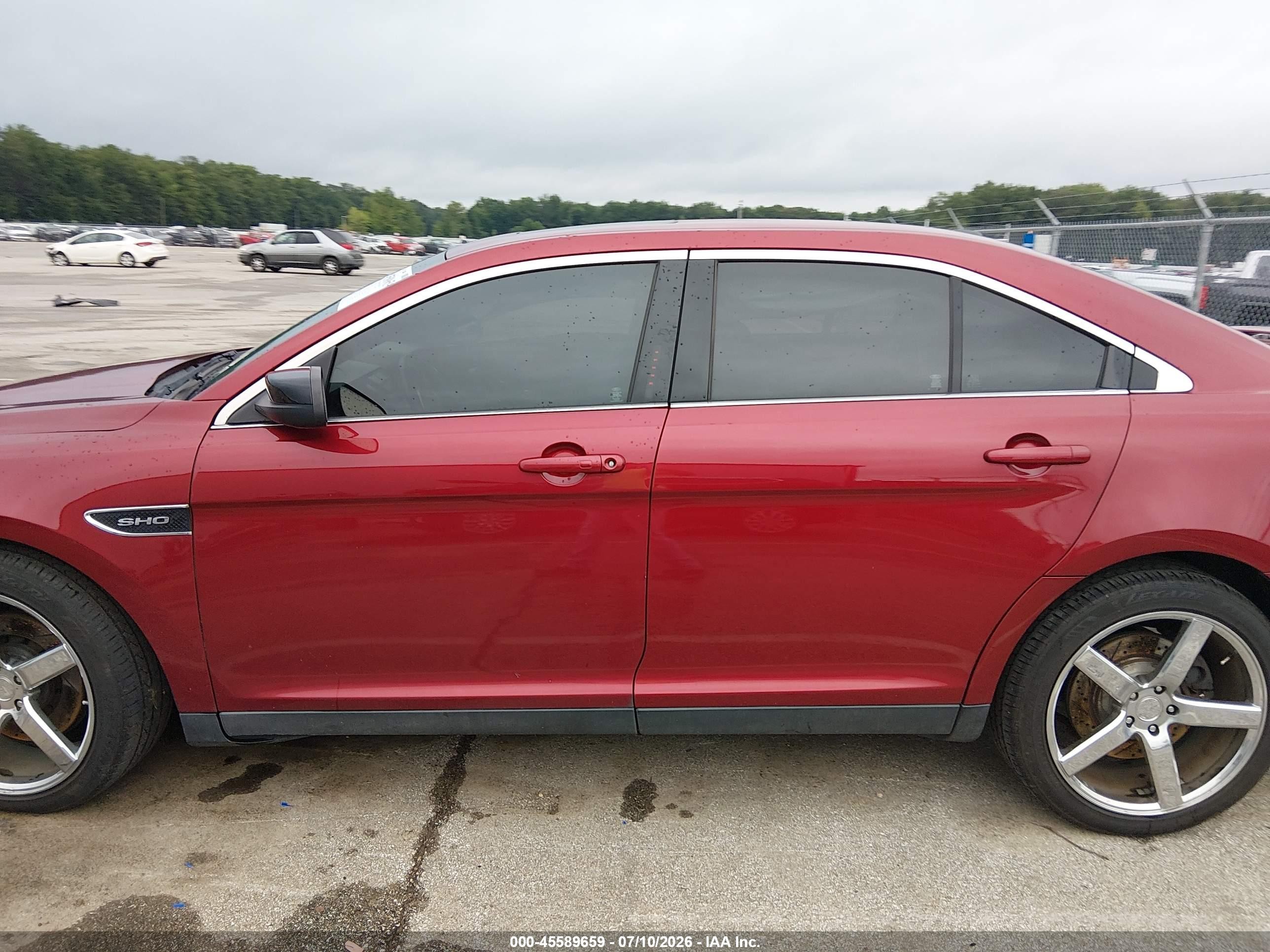 2013 Ford Taurus Sho Red vin: 1FAHP2KT5DG120428
