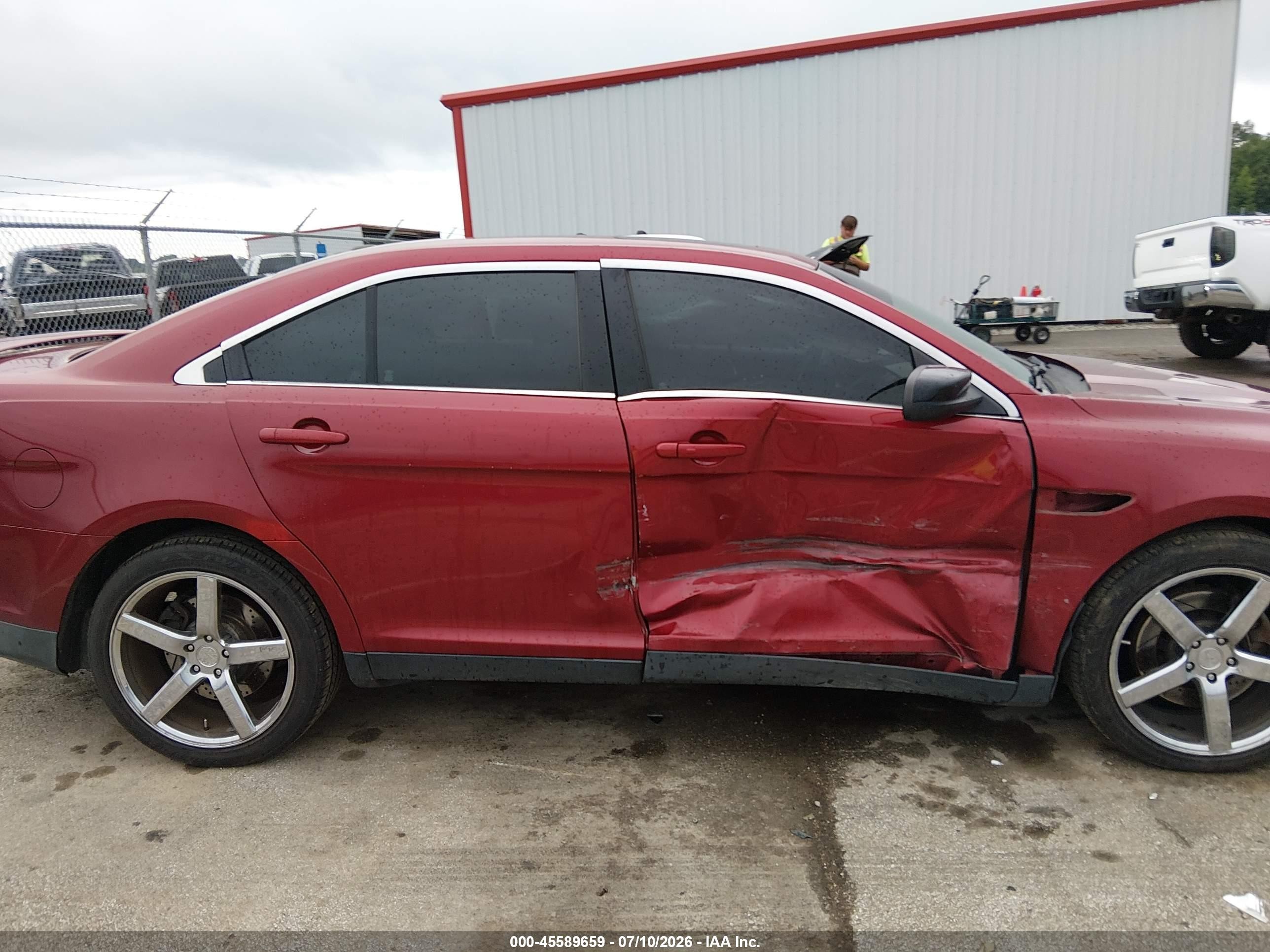 2013 Ford Taurus Sho Red vin: 1FAHP2KT5DG120428