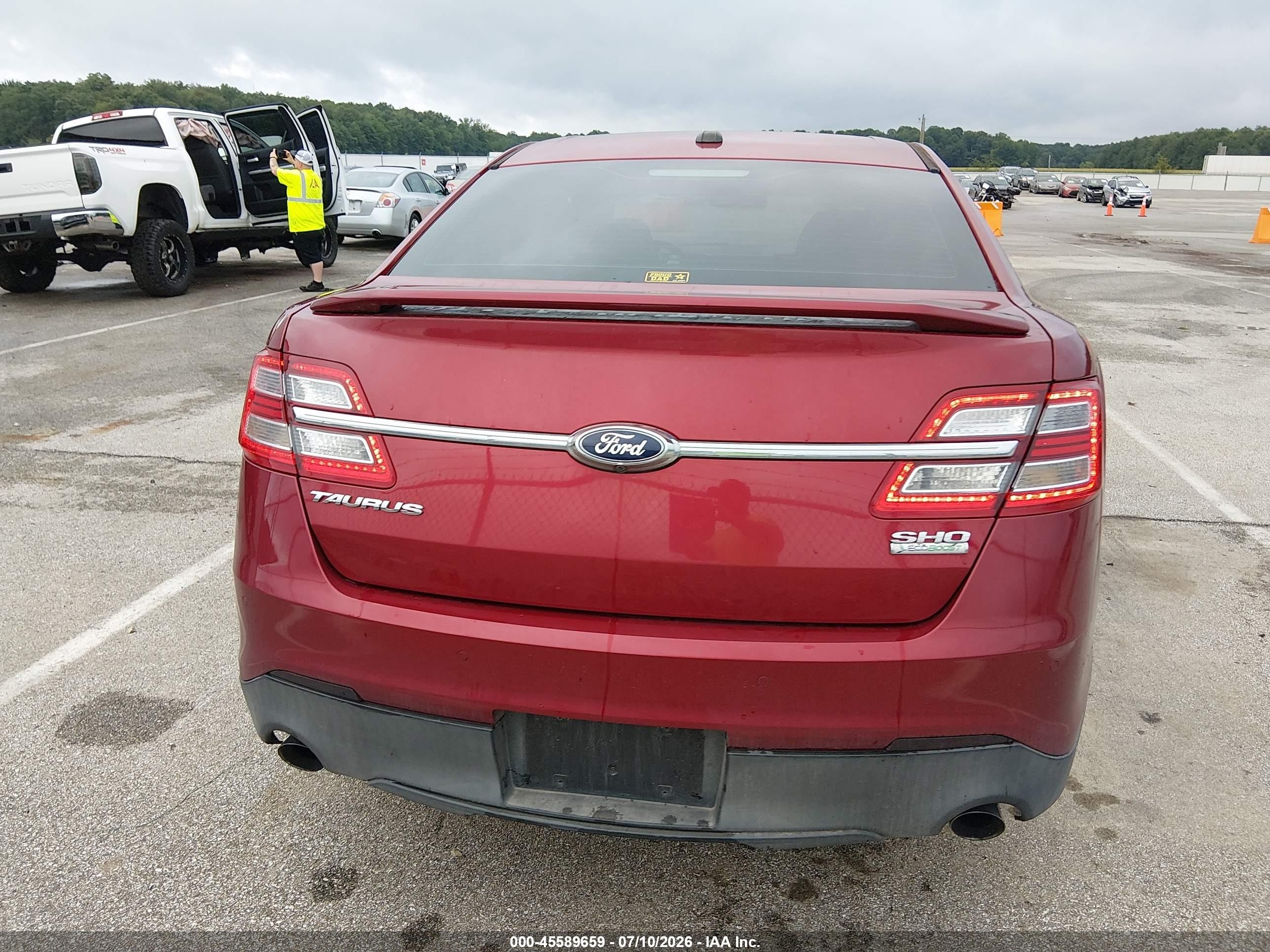 2013 Ford Taurus Sho Red vin: 1FAHP2KT5DG120428