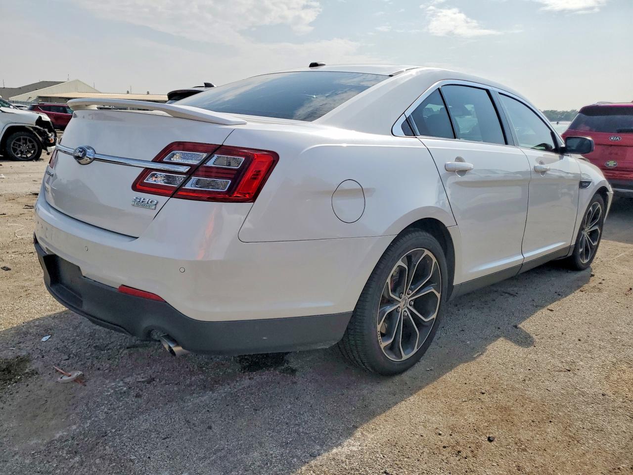 2013 Ford Taurus Sho White vin: 1FAHP2KT5DG174053