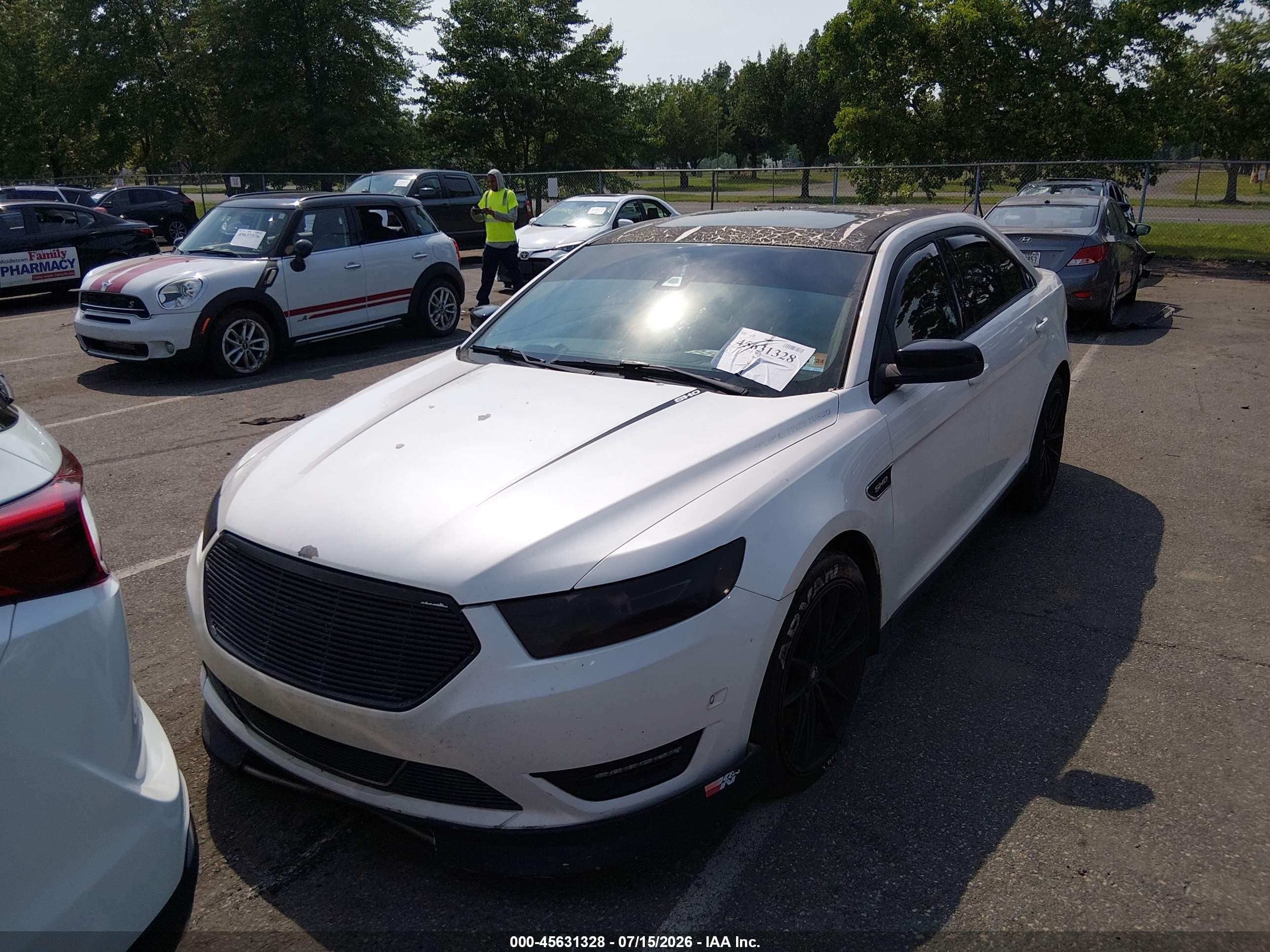 2015 Ford Taurus Sho White vin: 1FAHP2KT5FG115295