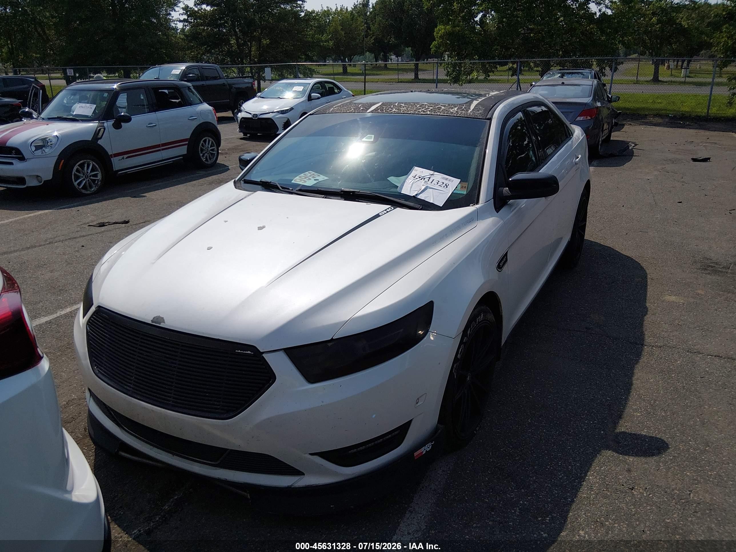 2015 Ford Taurus Sho White vin: 1FAHP2KT5FG115295
