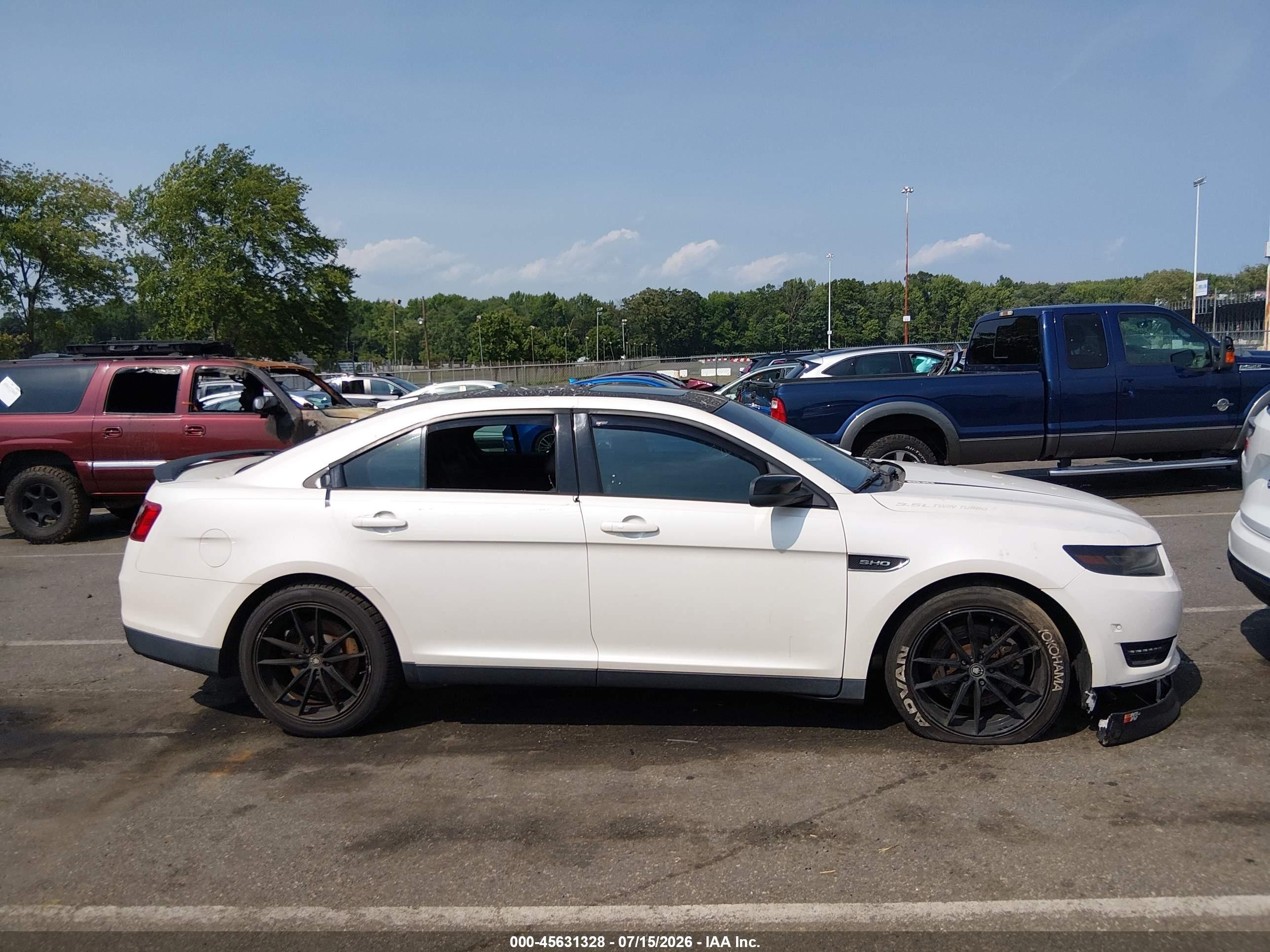 2015 Ford Taurus Sho White vin: 1FAHP2KT5FG115295