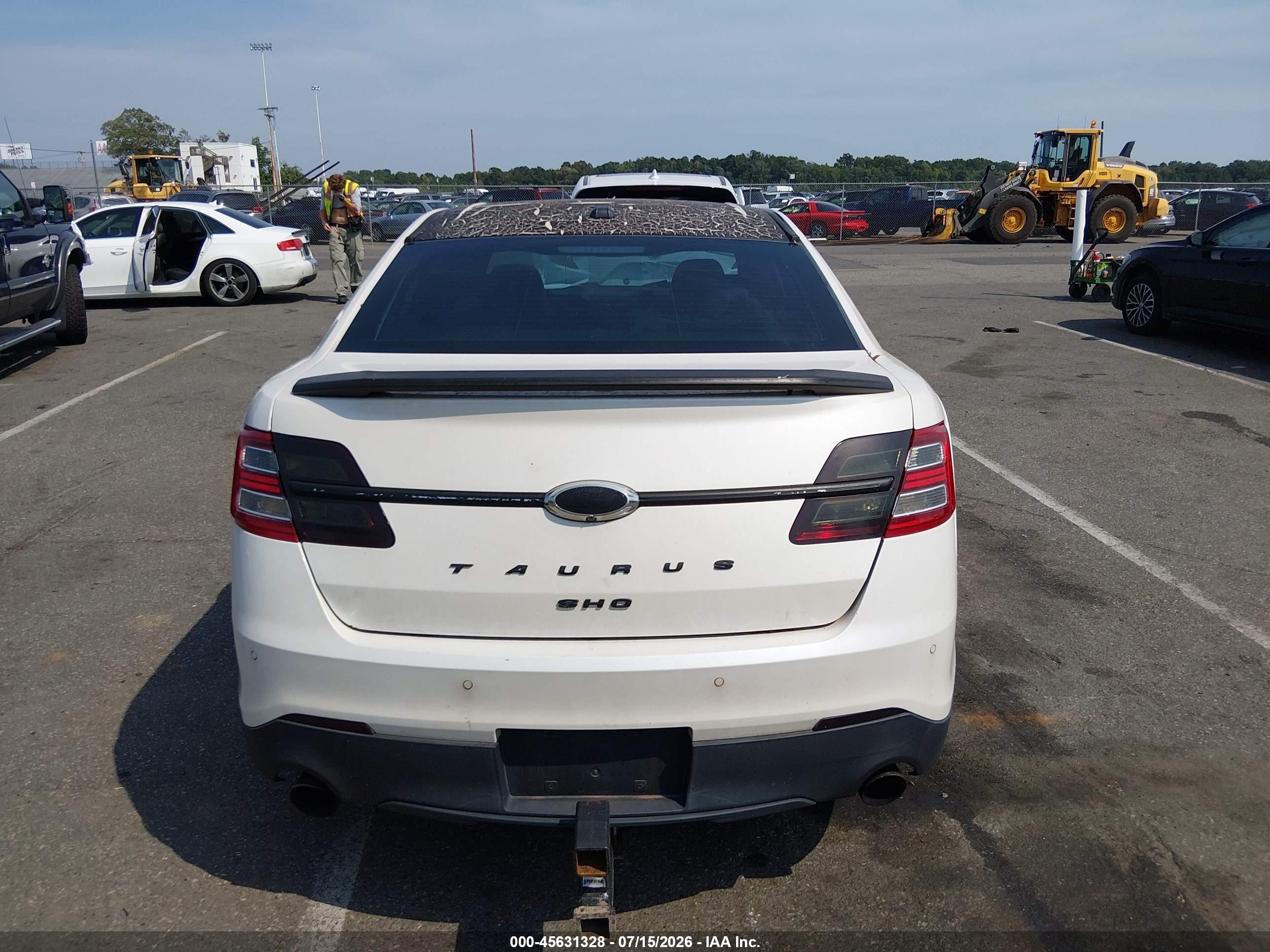 2015 Ford Taurus Sho White vin: 1FAHP2KT5FG115295