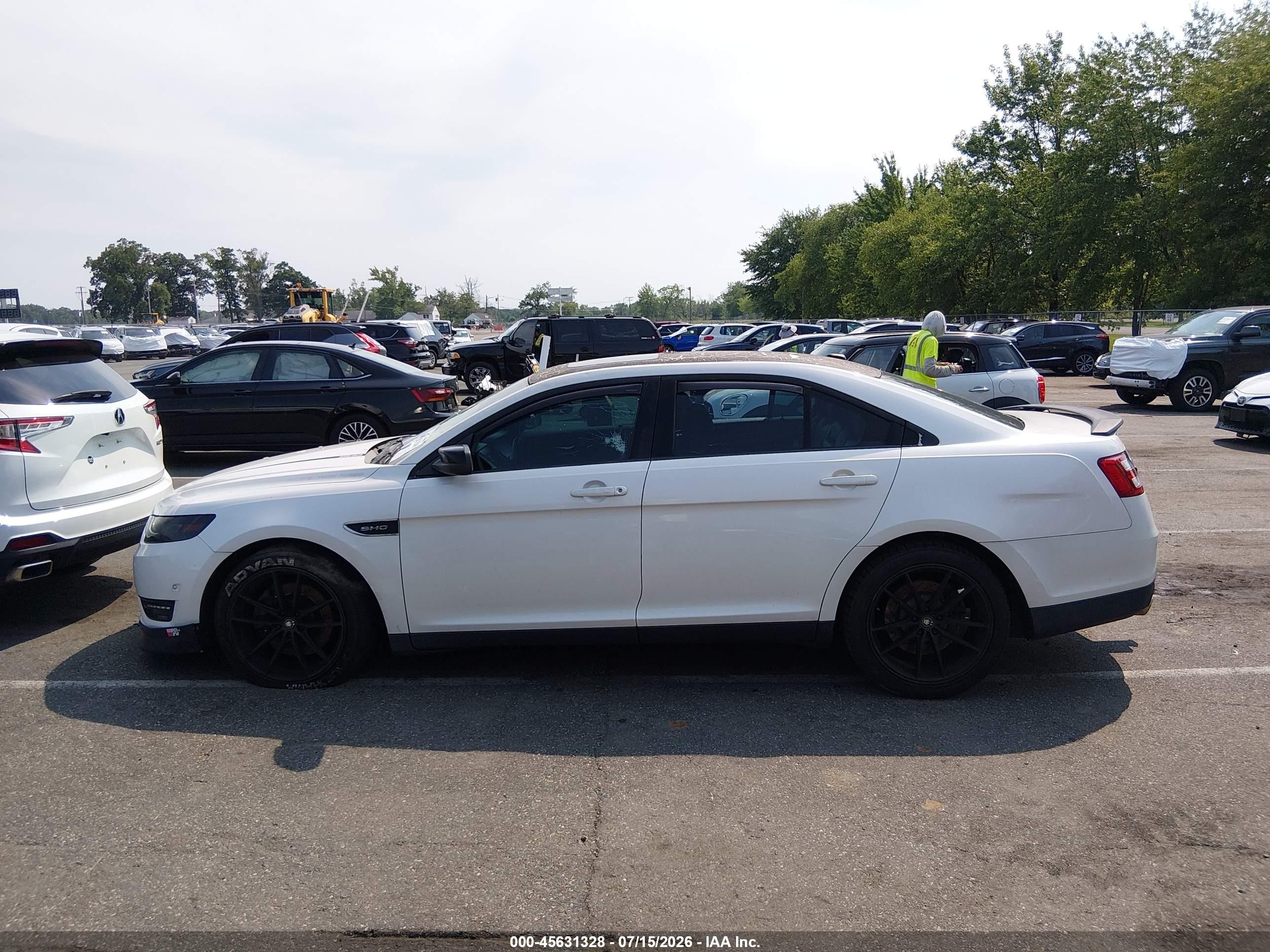 2015 Ford Taurus Sho White vin: 1FAHP2KT5FG115295