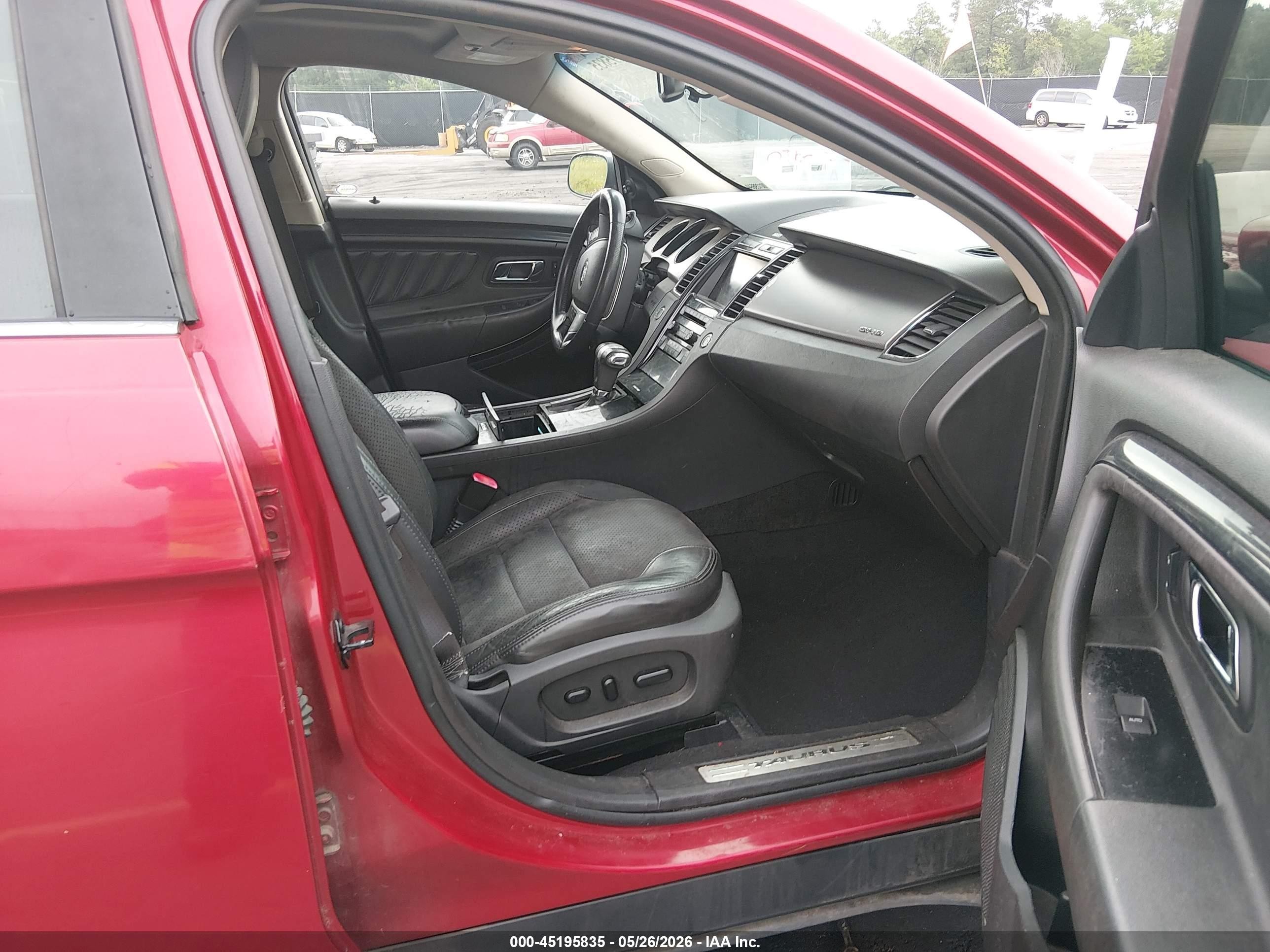 2010 Ford Taurus Sho Red vin: 1FAHP2KT6AG101124