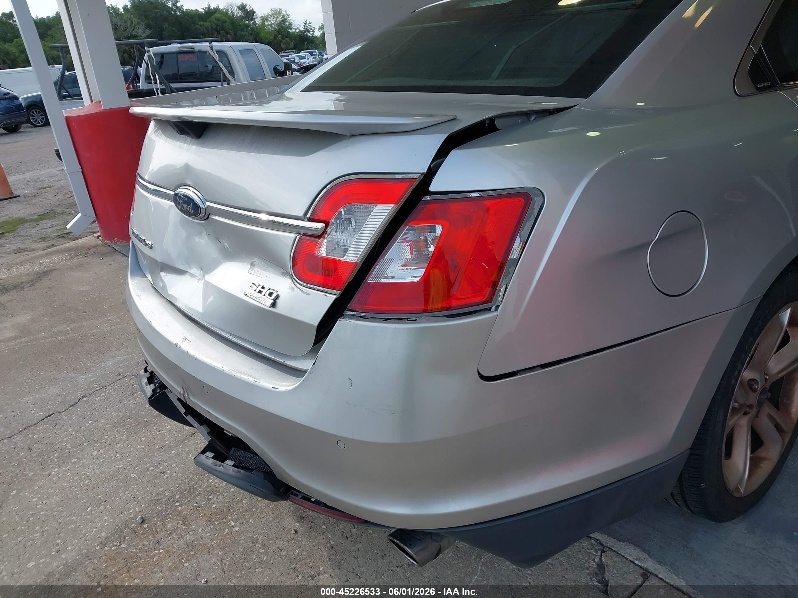 2010 Ford Taurus Sho Серебряный vin: 1FAHP2KT6AG137430