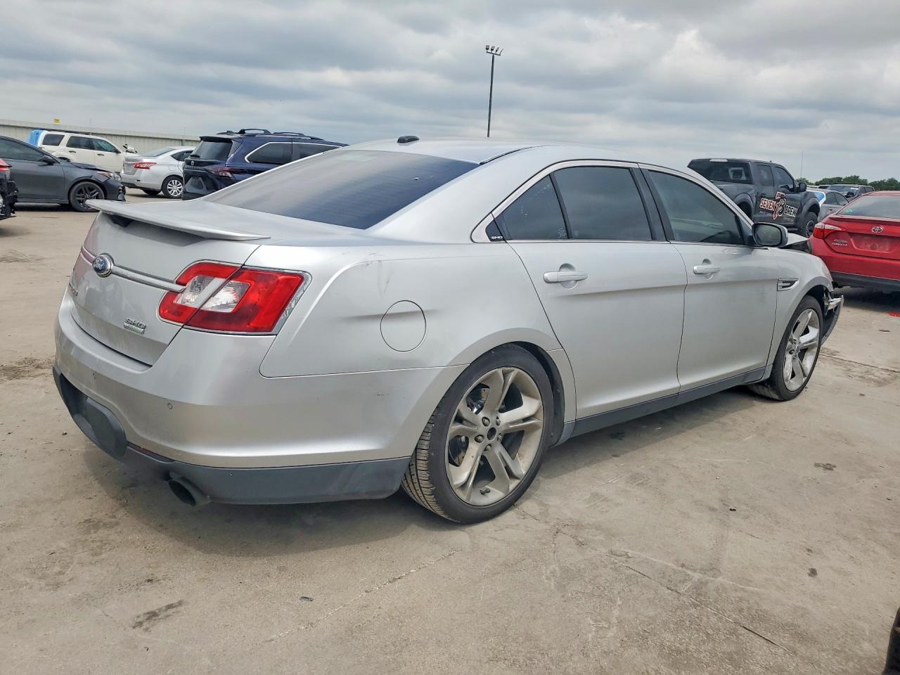 2011 Ford Taurus Sho Silver vin: 1FAHP2KT6BG137381