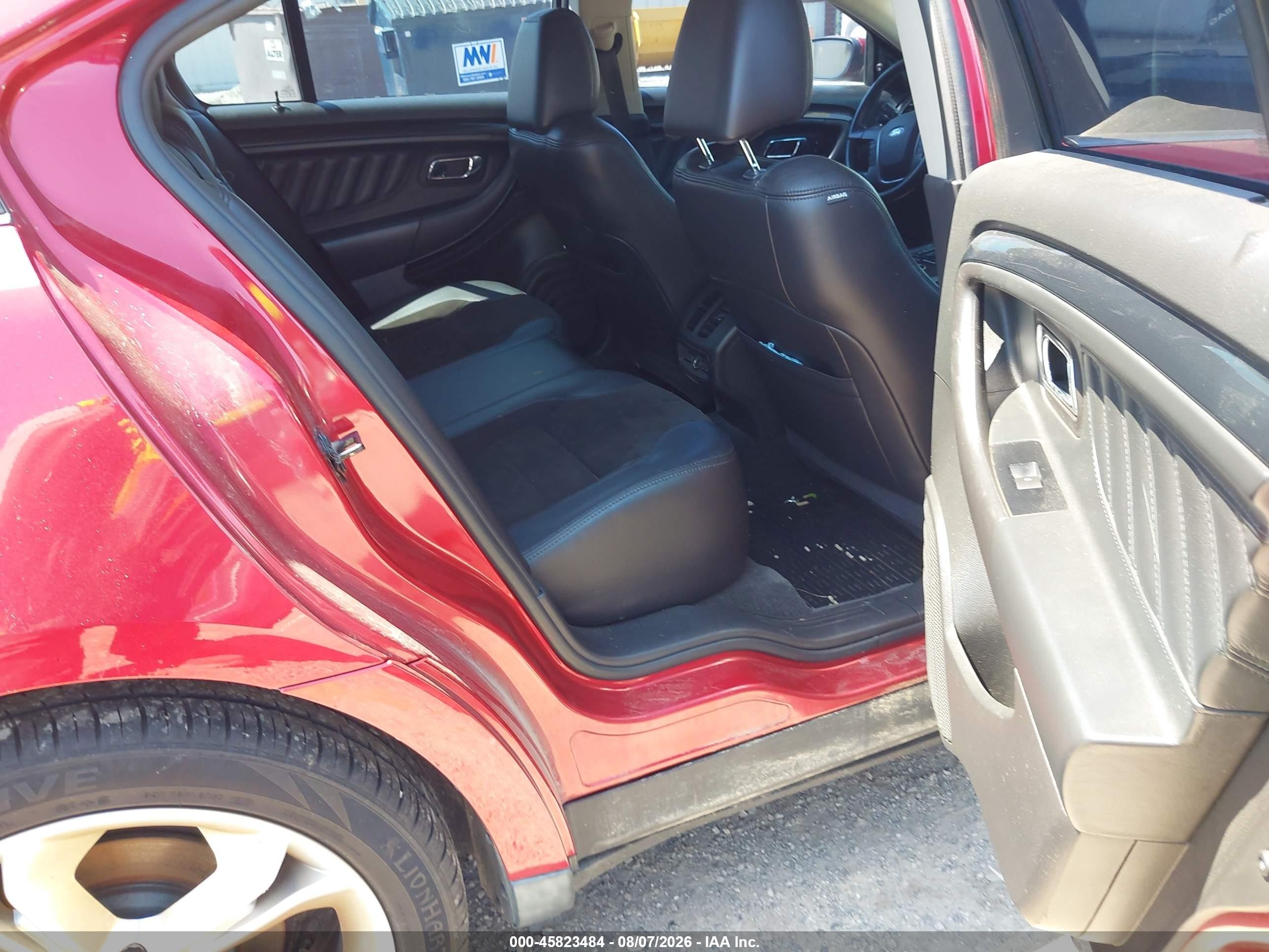 2011 Ford Taurus Sho Red vin: 1FAHP2KT6BG159400