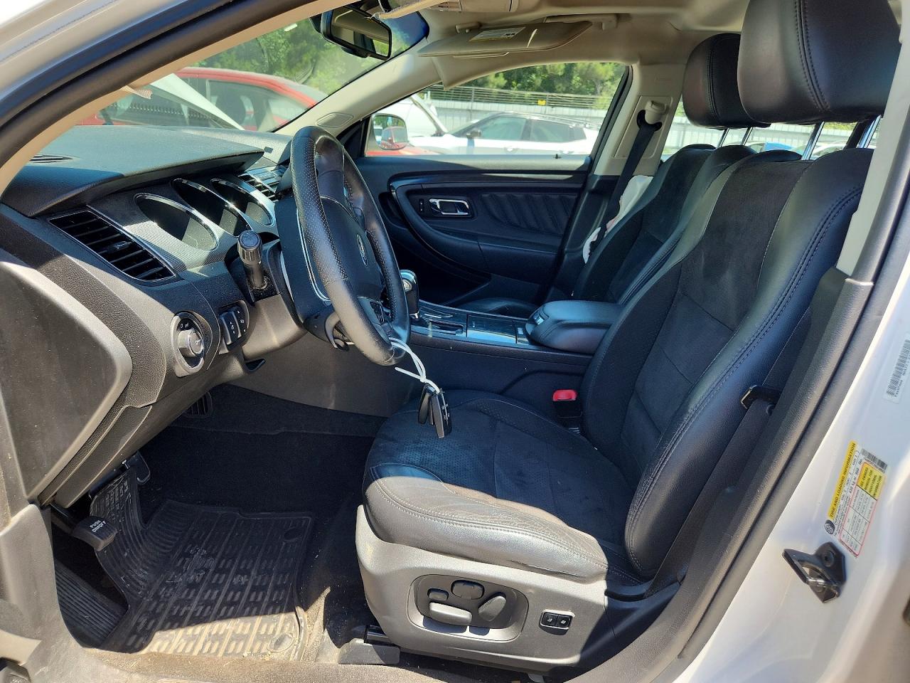 2011 Ford Taurus Sho White vin: 1FAHP2KT7BG188923