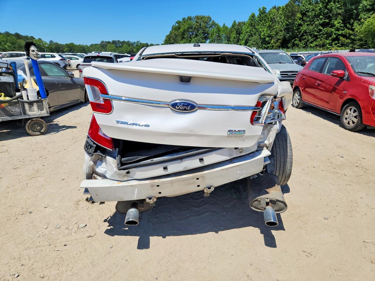 2011 Ford Taurus Sho White vin: 1FAHP2KT7BG188923