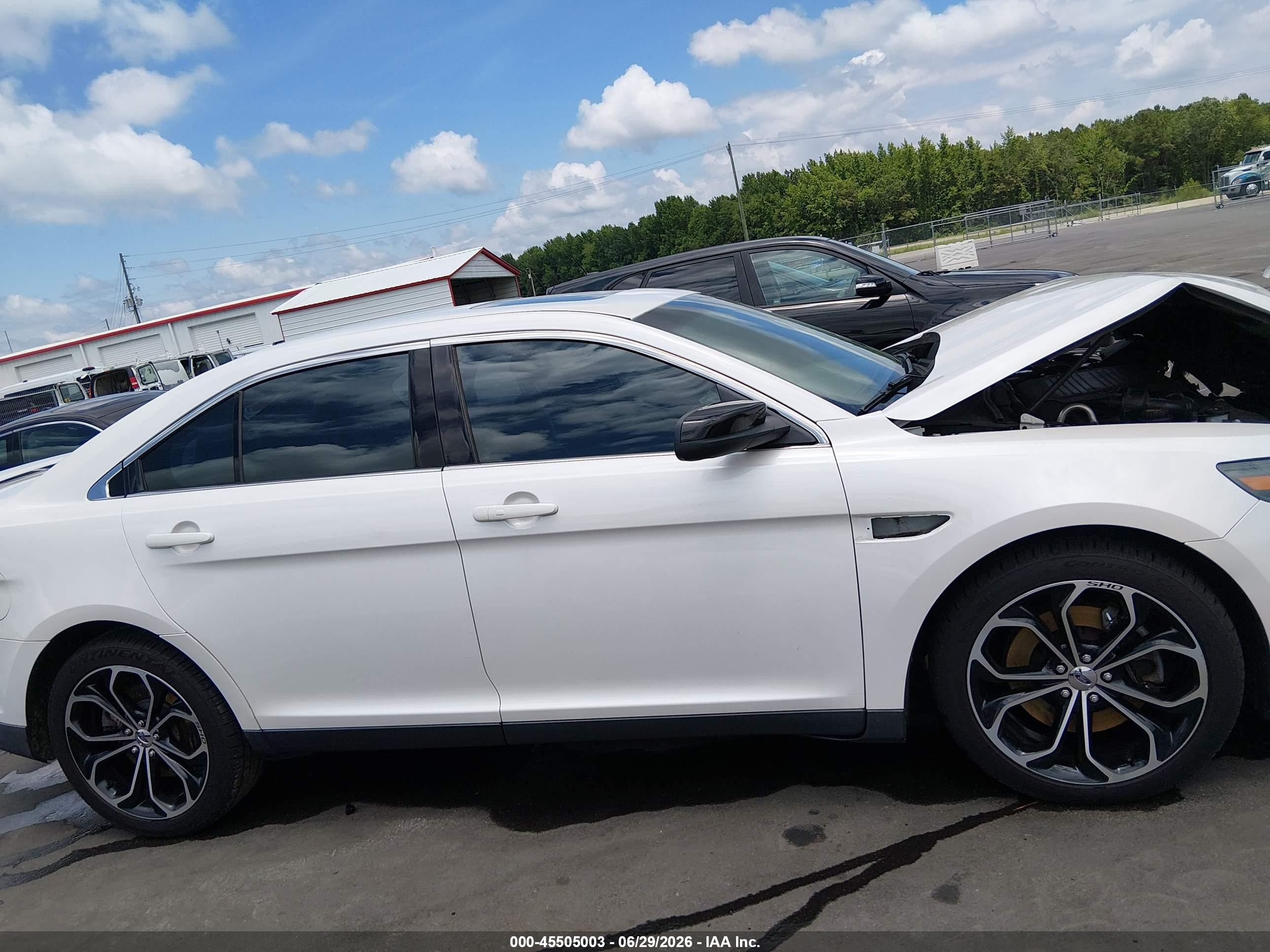 2013 Ford Taurus Sho White vin: 1FAHP2KT7DG163586