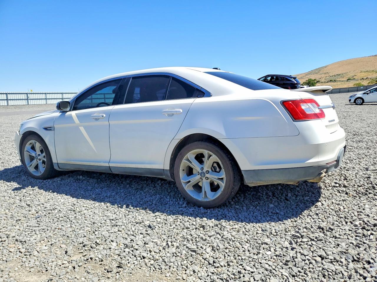 2010 Ford Taurus Sho White vin: 1FAHP2KT8AG102632