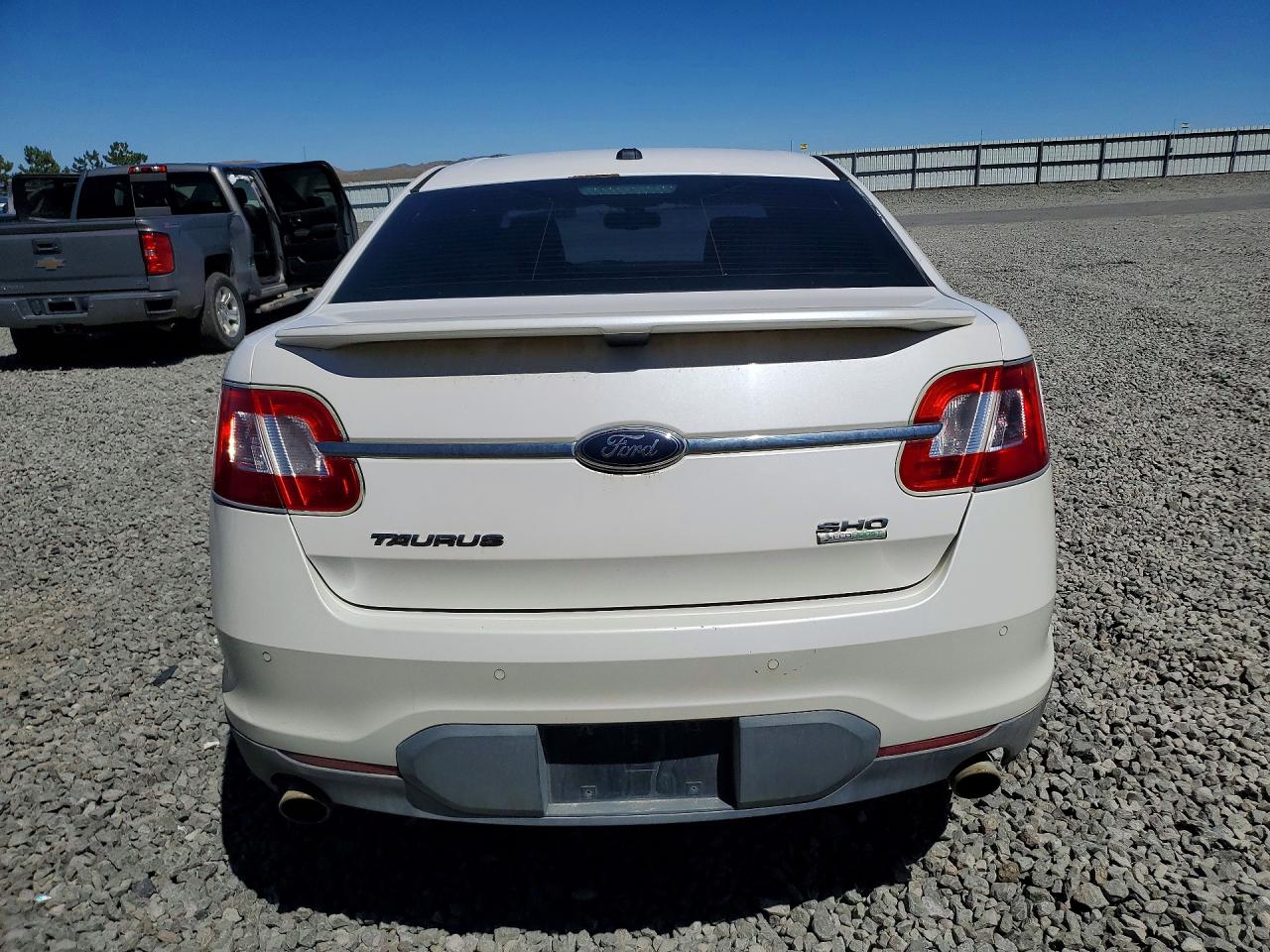 2010 Ford Taurus Sho White vin: 1FAHP2KT8AG102632