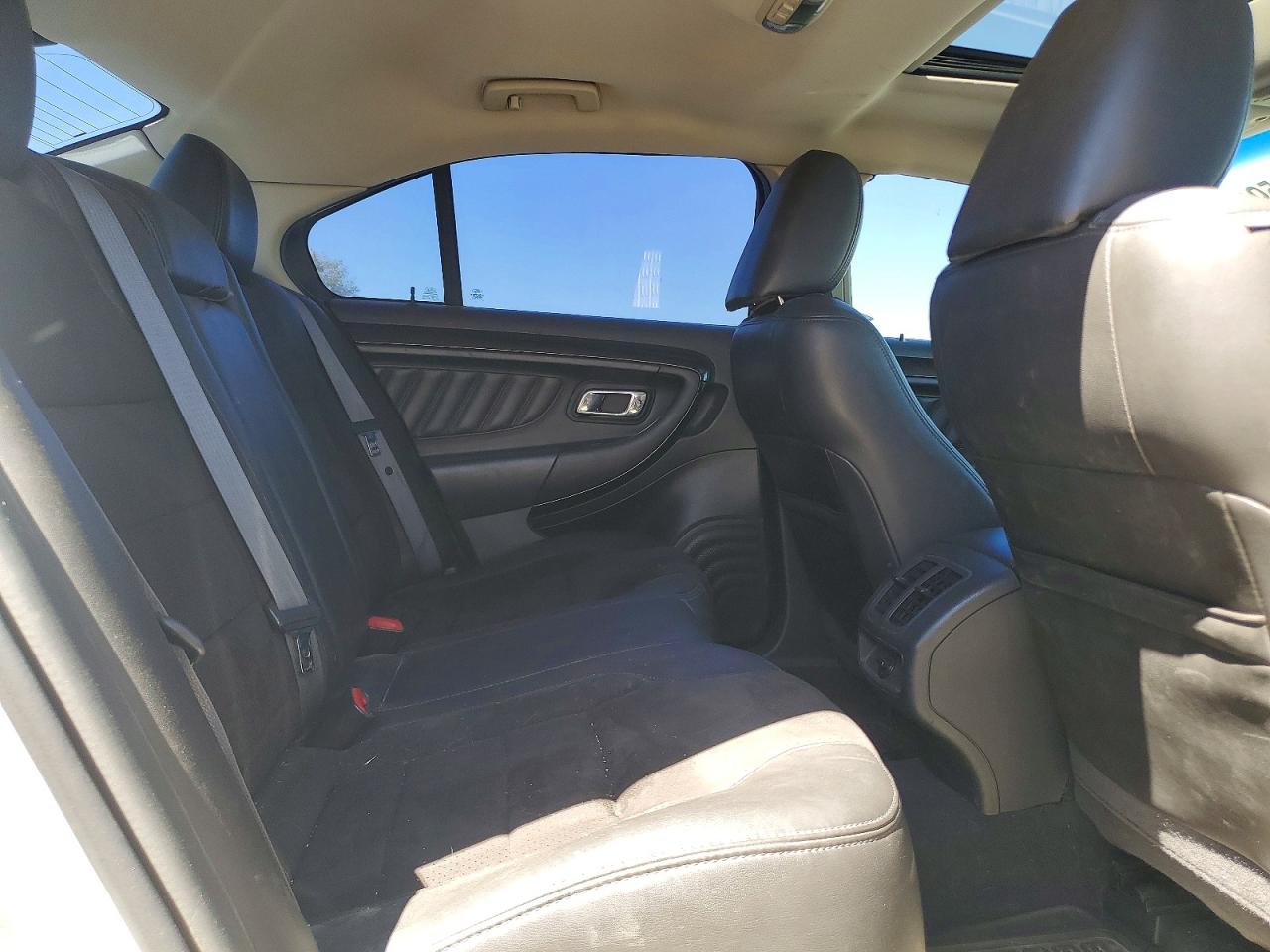 2010 Ford Taurus Sho White vin: 1FAHP2KT8AG102632