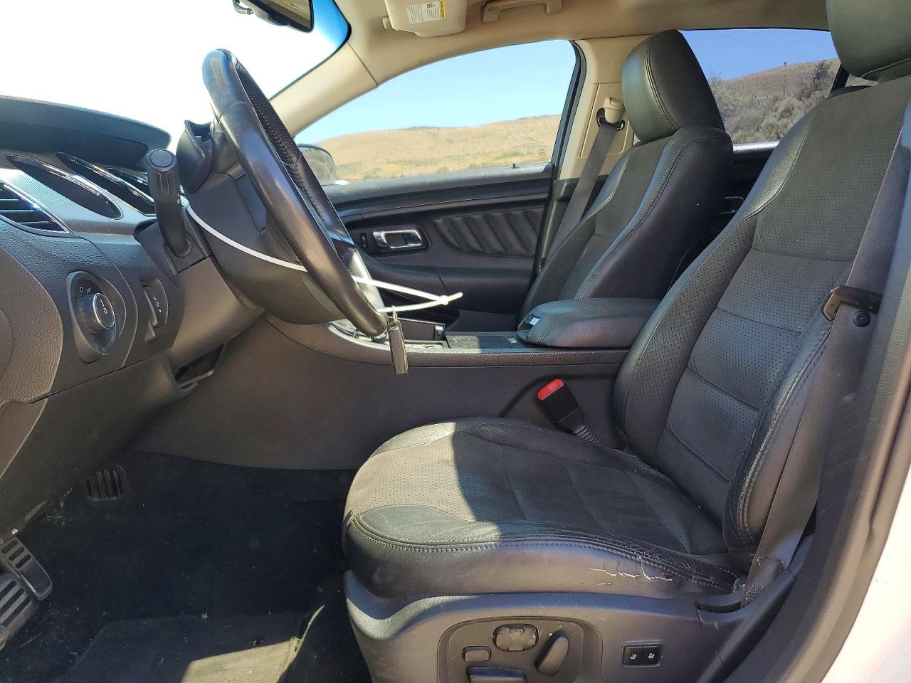 2010 Ford Taurus Sho White vin: 1FAHP2KT8AG102632