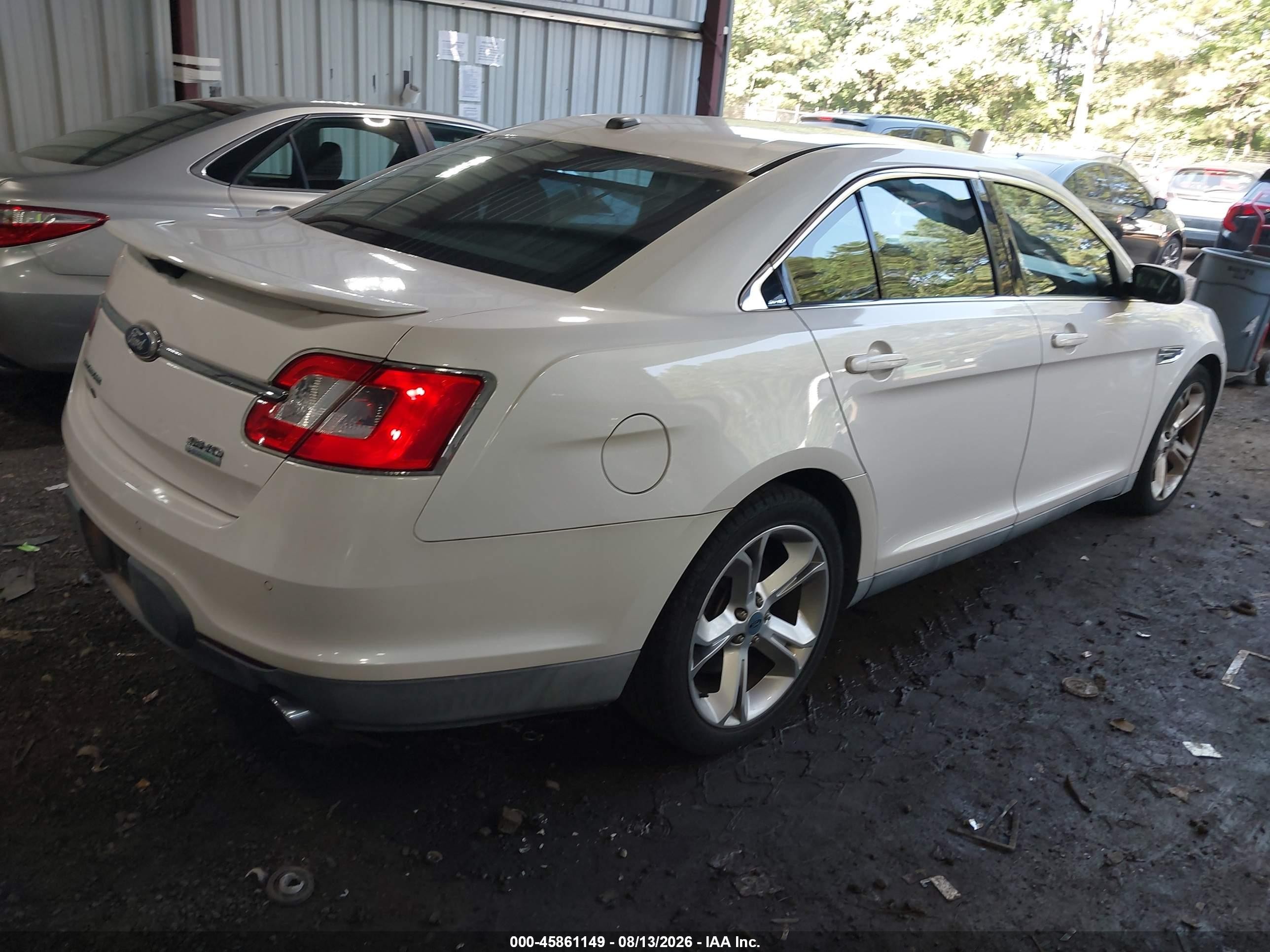 2011 Ford Taurus Sho White vin: 1FAHP2KT8BG108688
