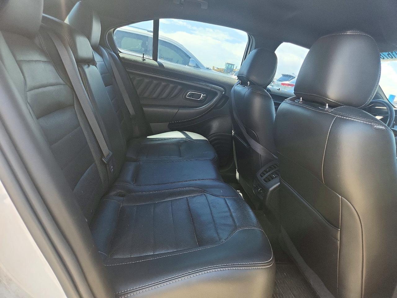 2014 Ford Taurus Sho White vin: 1FAHP2KT8EG129383