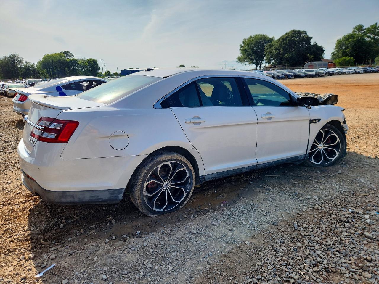 2015 Ford Taurus Sho White vin: 1FAHP2KT8FG105408