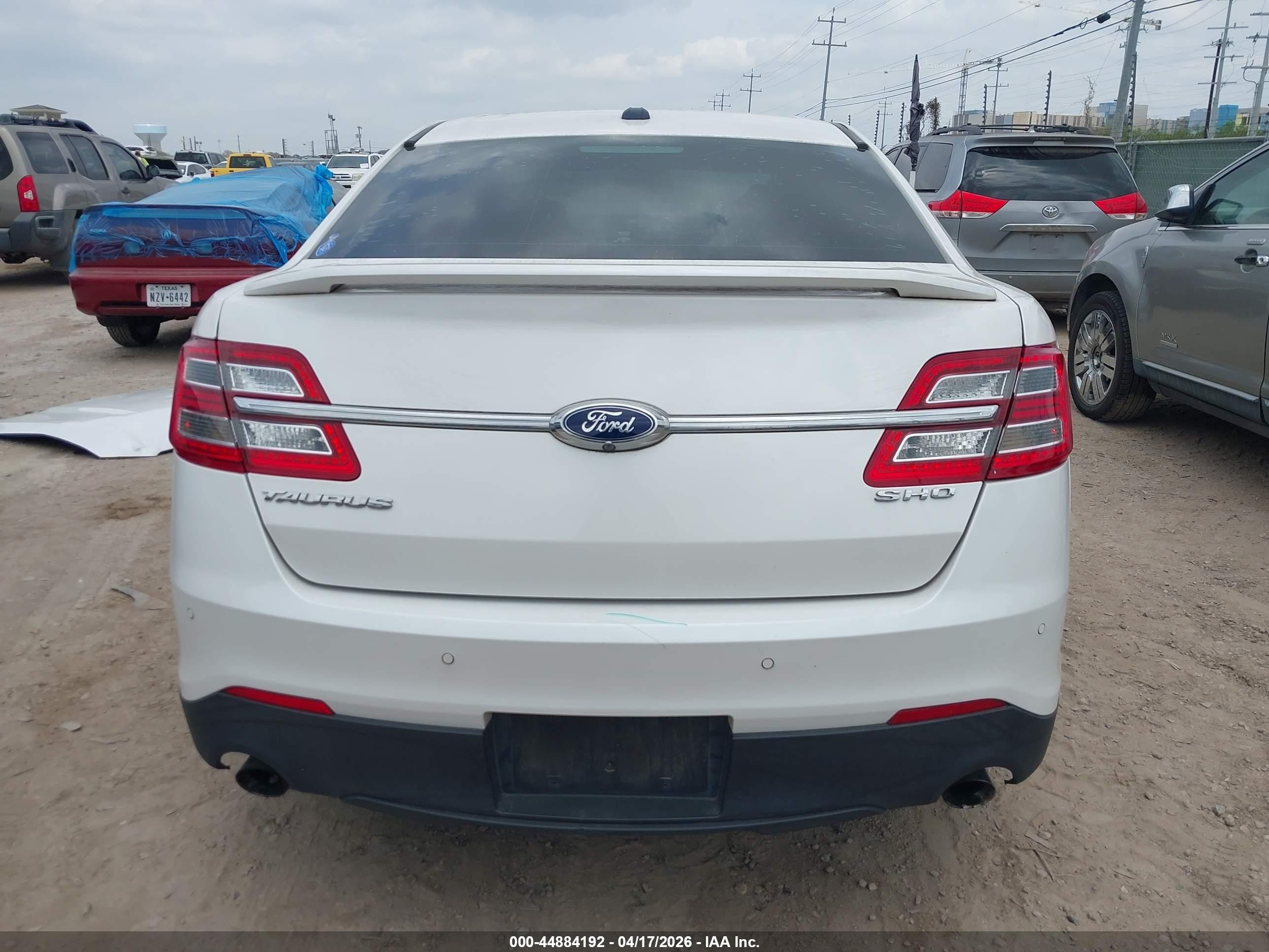 2015 Ford Taurus Sho White vin: 1FAHP2KT8FG203144