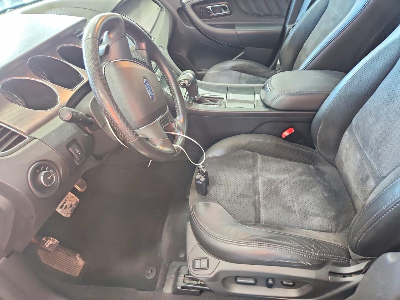 2011 Ford Taurus Sho Red vin: 1FAHP2KT9BG110482