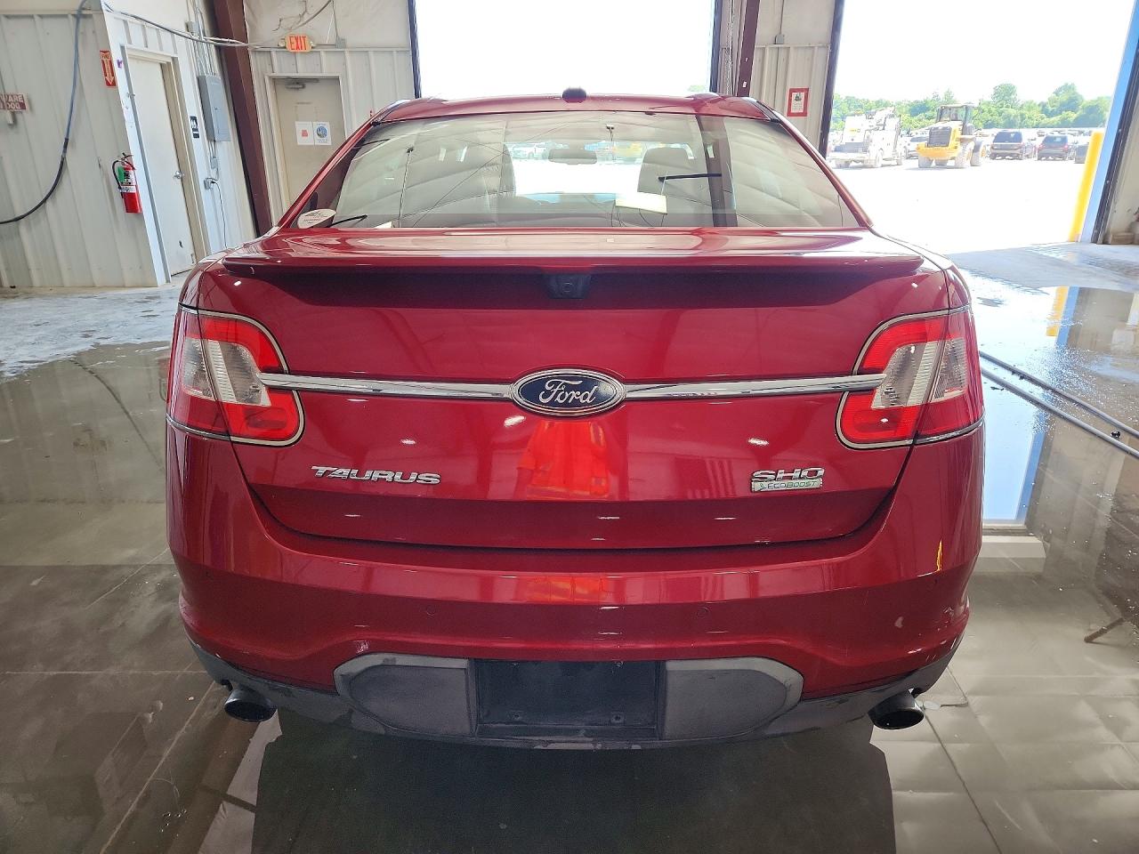 2011 Ford Taurus Sho Red vin: 1FAHP2KT9BG110482