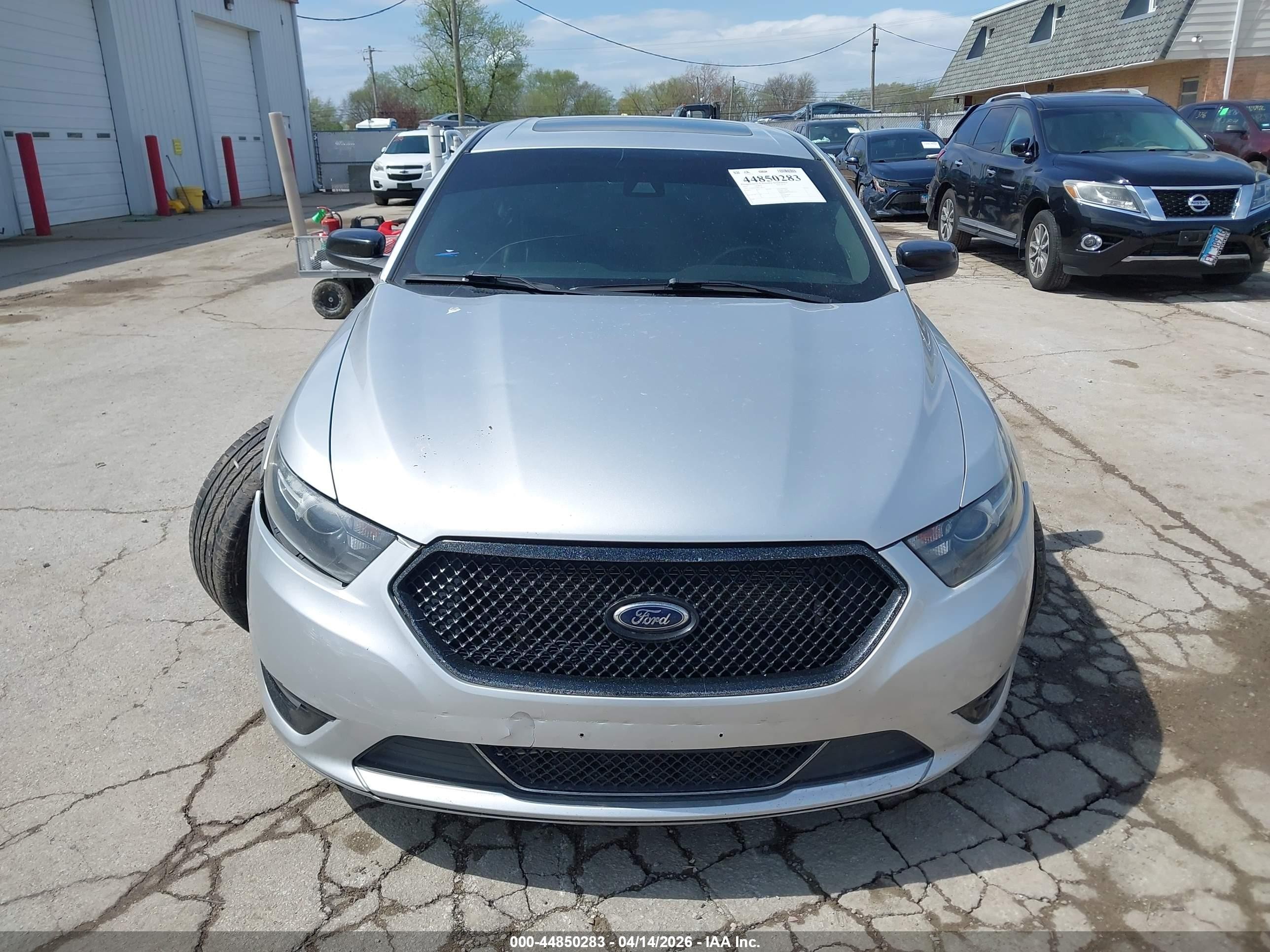 2013 Ford Taurus Sho Серебряный vin: 1FAHP2KT9DG190417