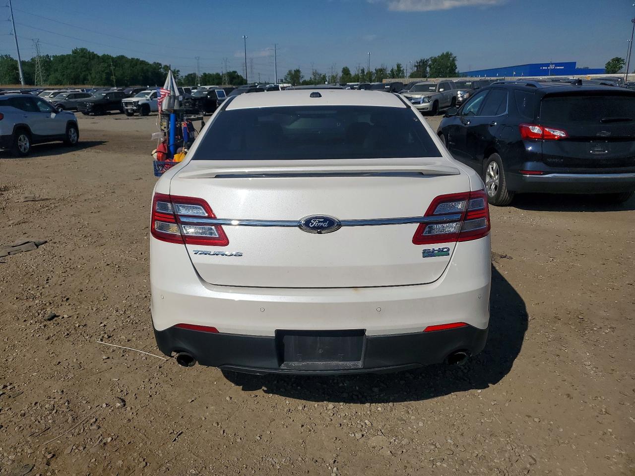 2015 Ford Taurus Sho White vin: 1FAHP2KT9FG202813