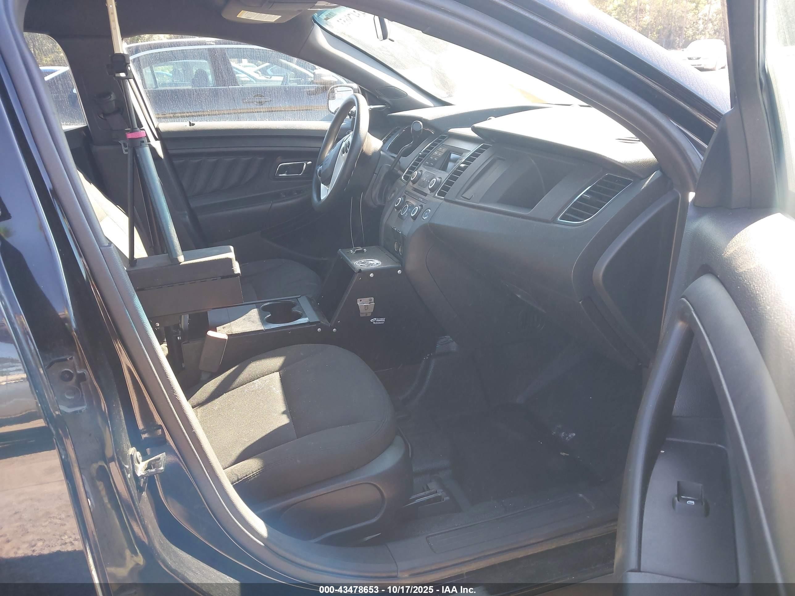 2015 Ford Police Interceptor   Black vin: 1FAHP2L82FG154081