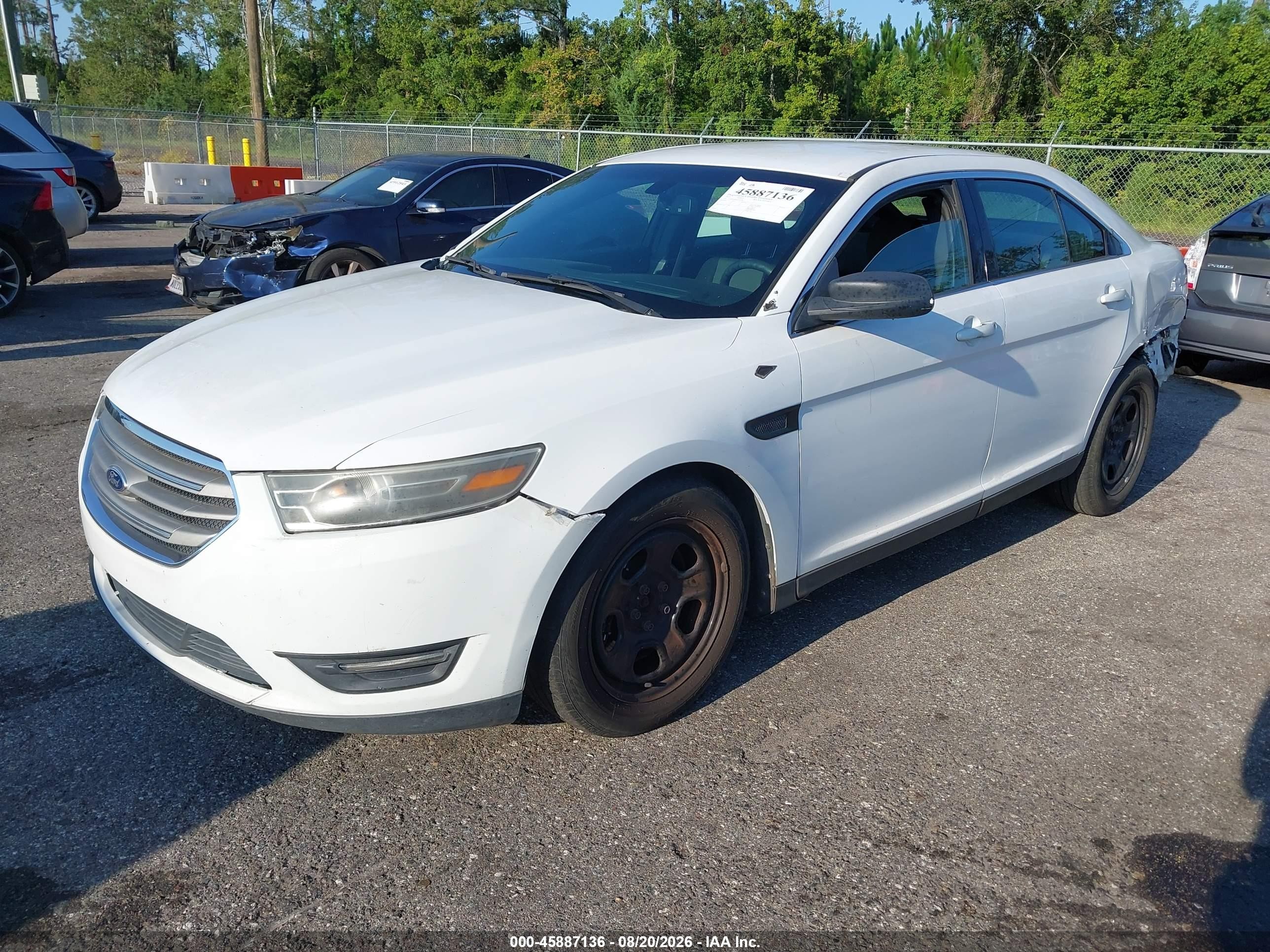 2015 Ford Police Interceptor   White vin: 1FAHP2L86FG116546